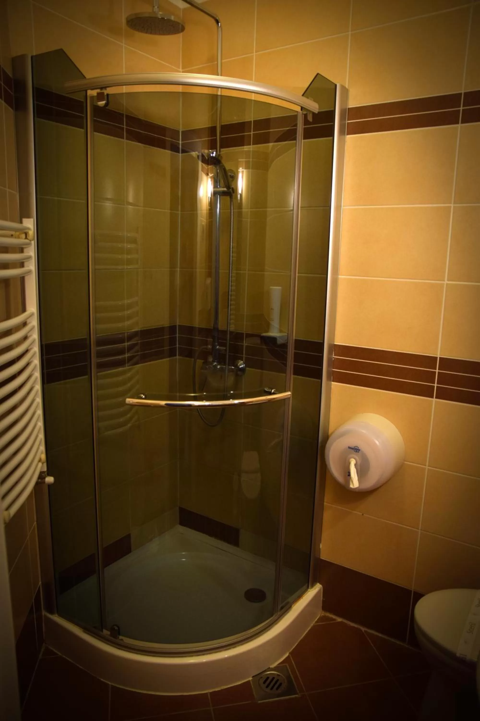 Bathroom in Körös Panzió és Étterem