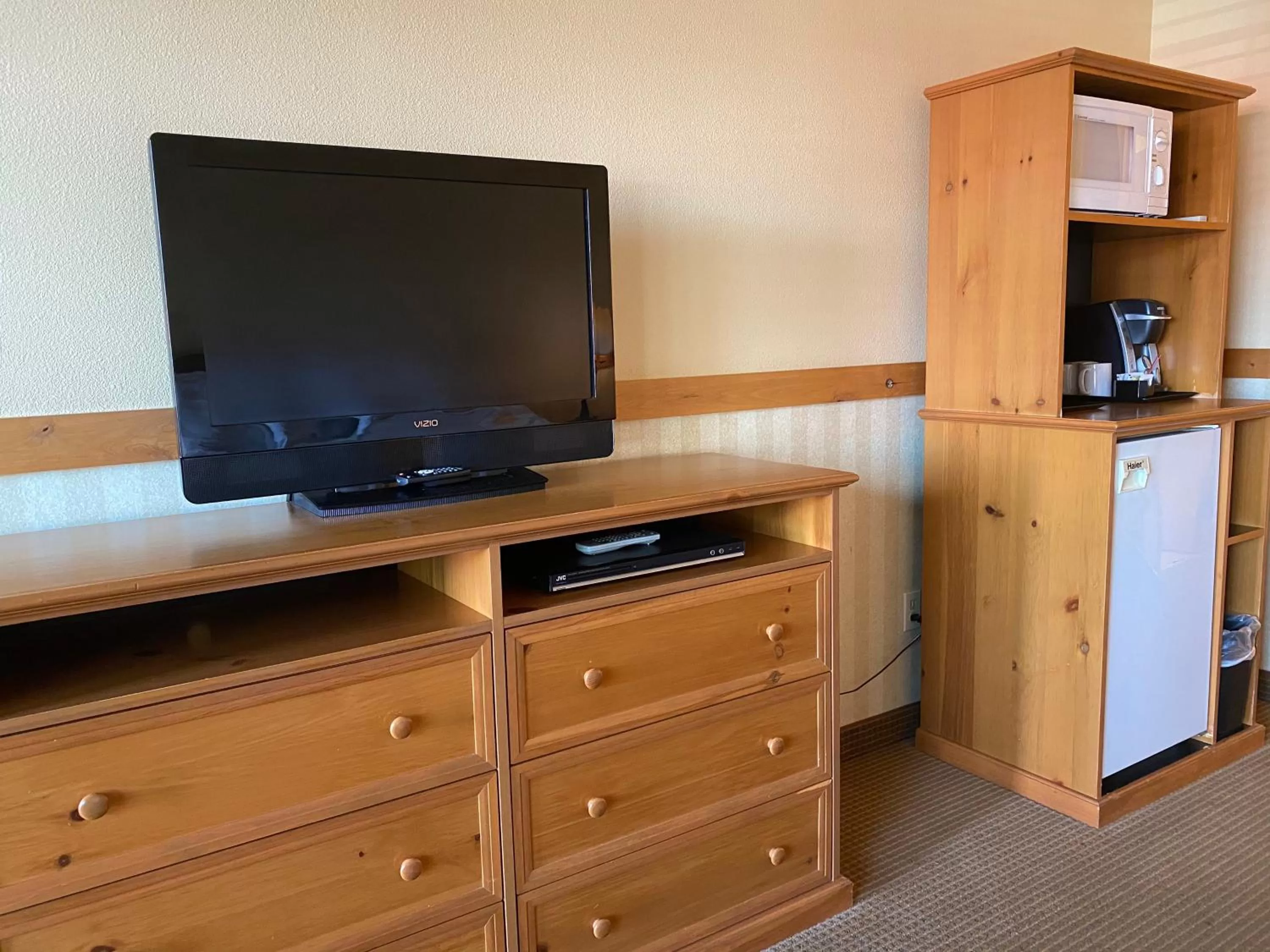 TV and multimedia in Cousin's Country Inn