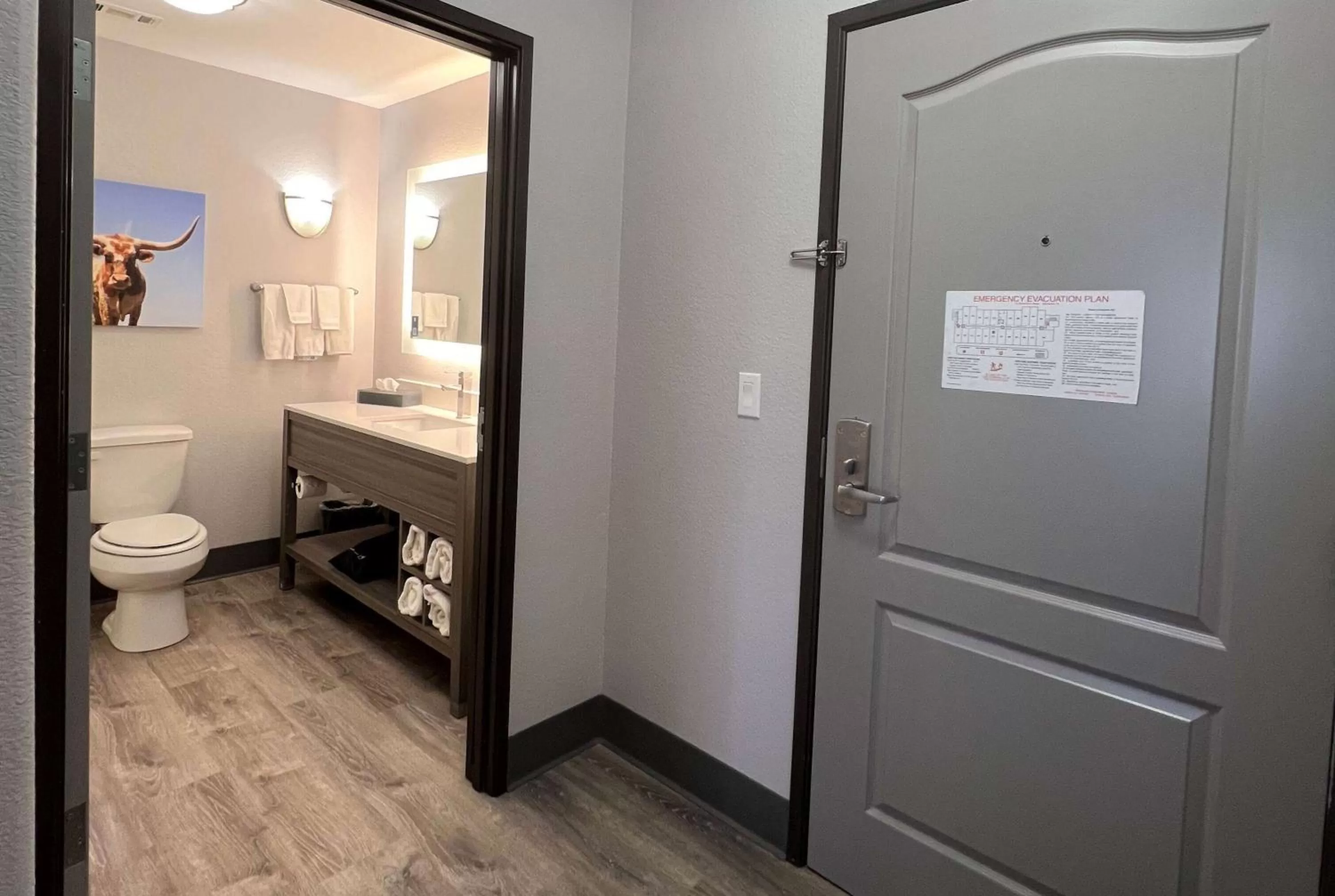 Photo of the whole room in La Quinta by Wyndham Big Spring