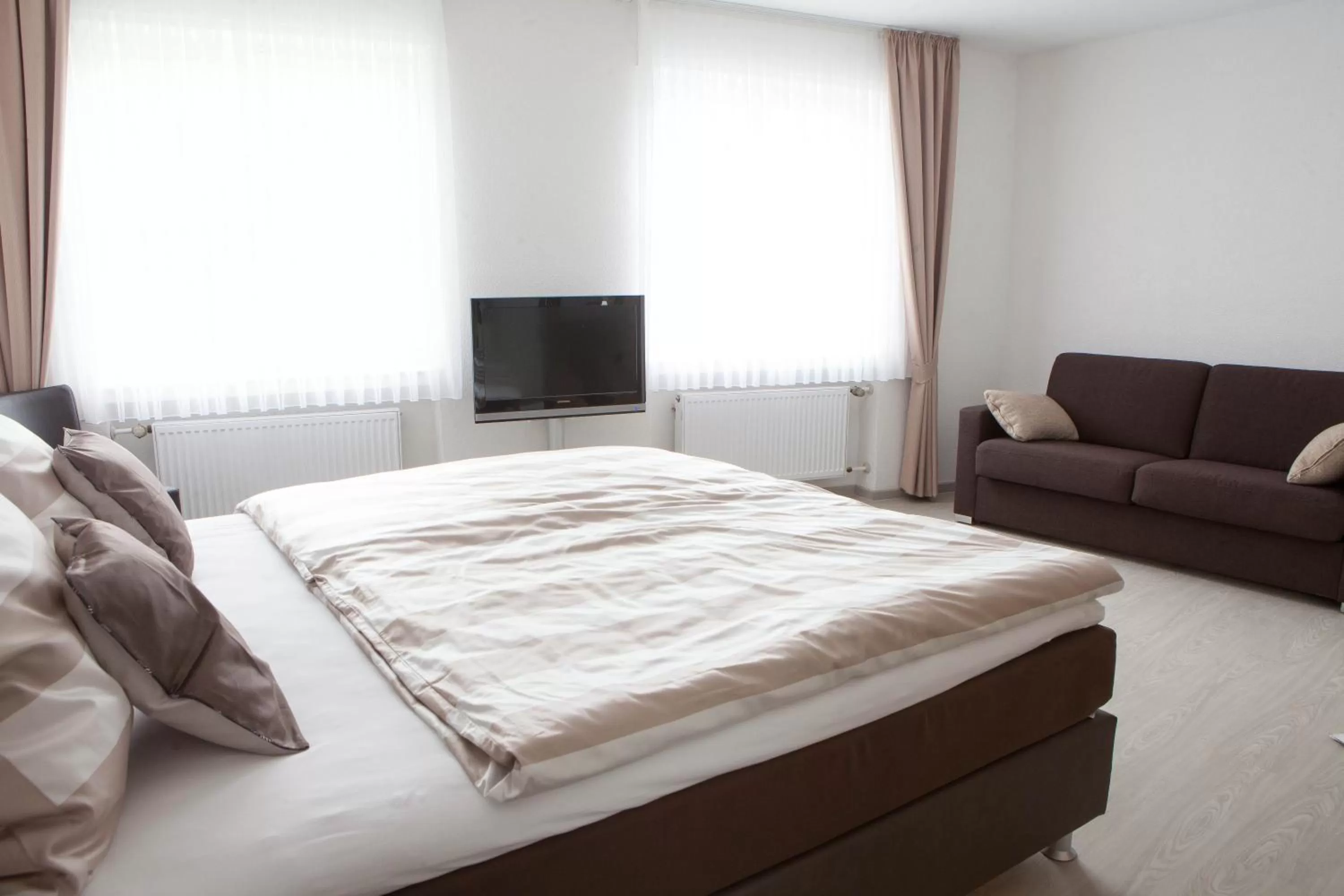 Photo of the whole room, Bed in Hotel am Markt