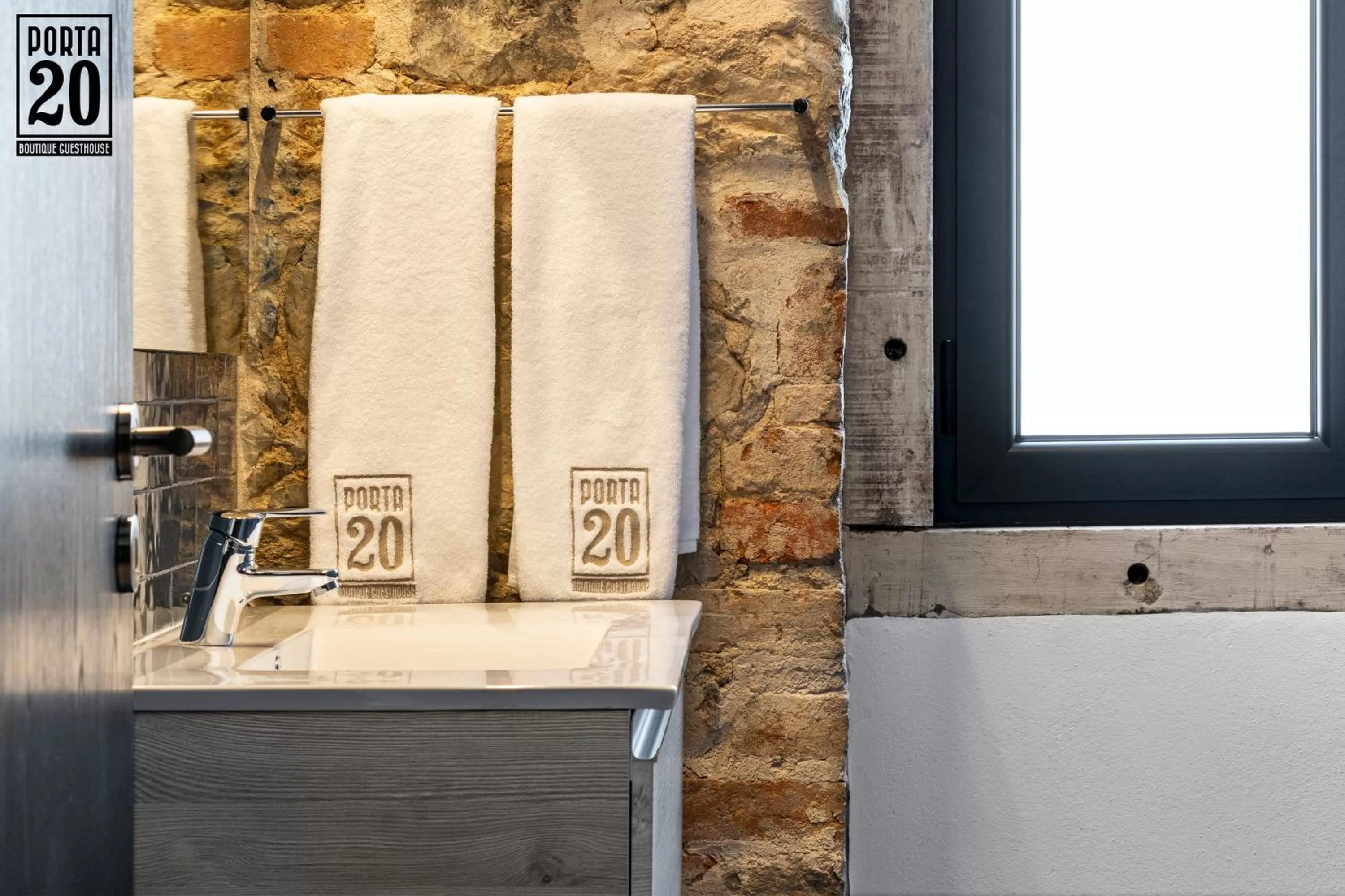 Bathroom in Porta 20 Boutique Guesthouse