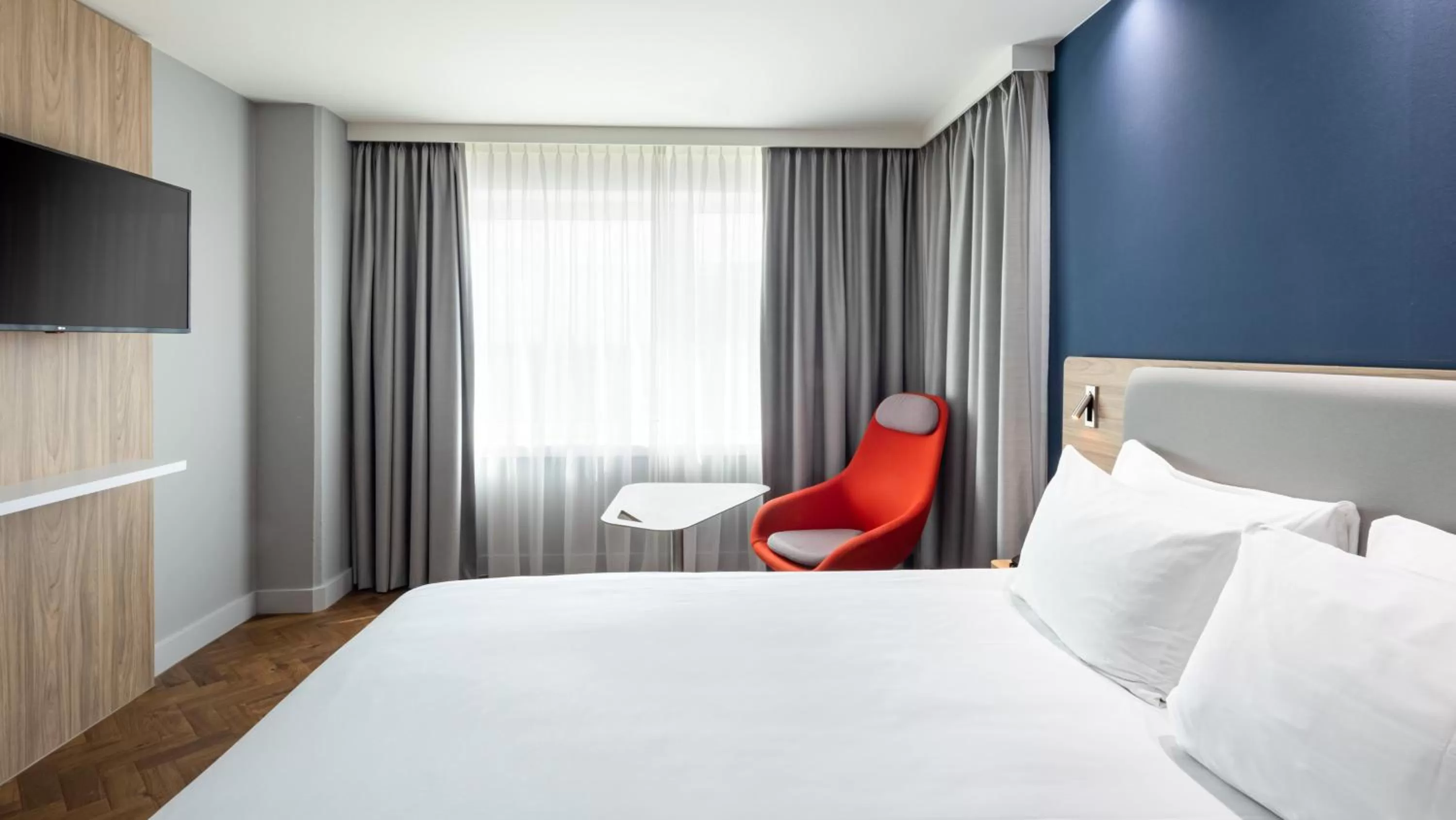Photo of the whole room, Bed in Holiday Inn Express Amsterdam - Sloterdijk Station by IHG
