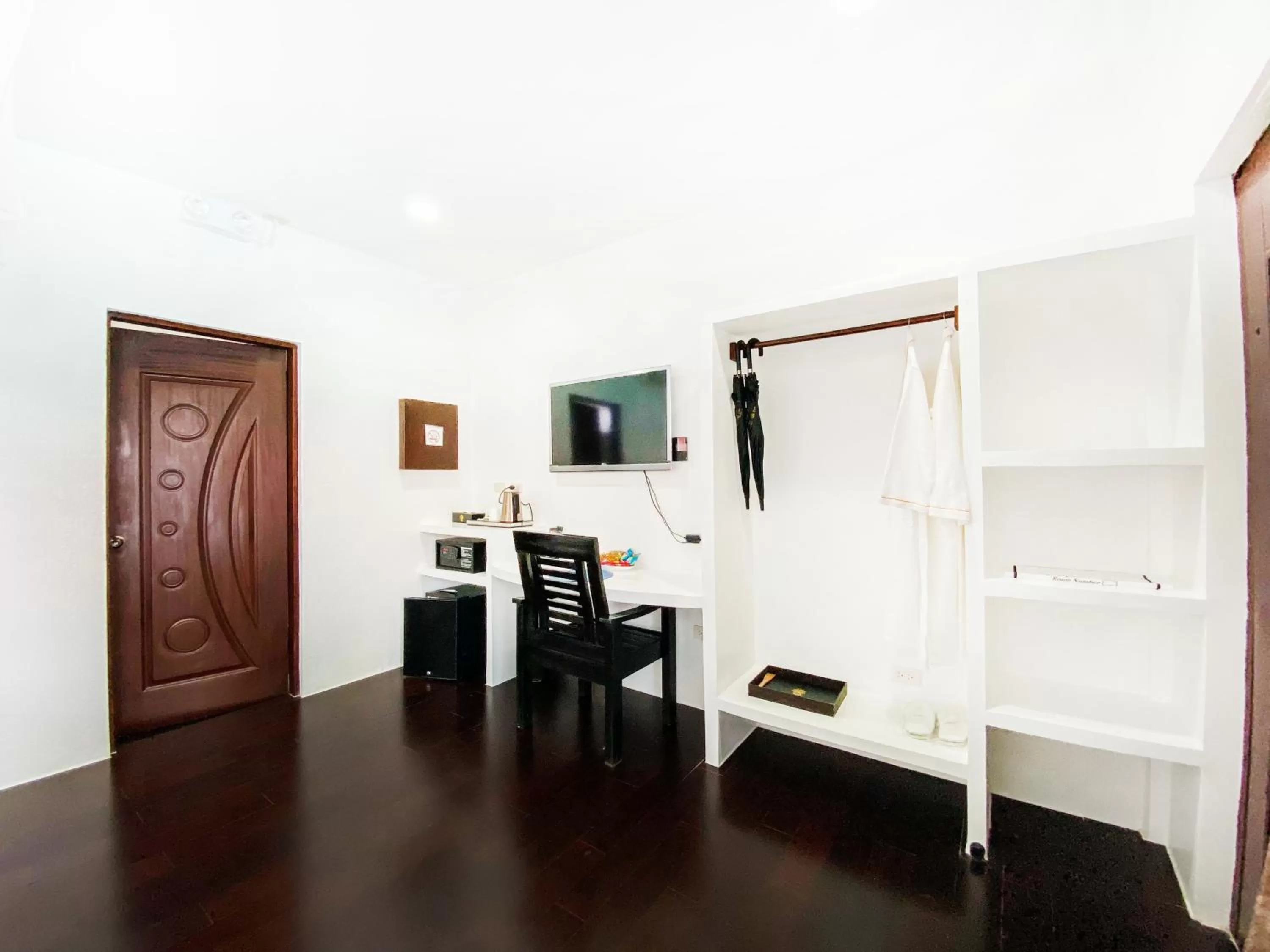 Photo of the whole room in Carpe Diem Villas & Resort Dive & Stay resort