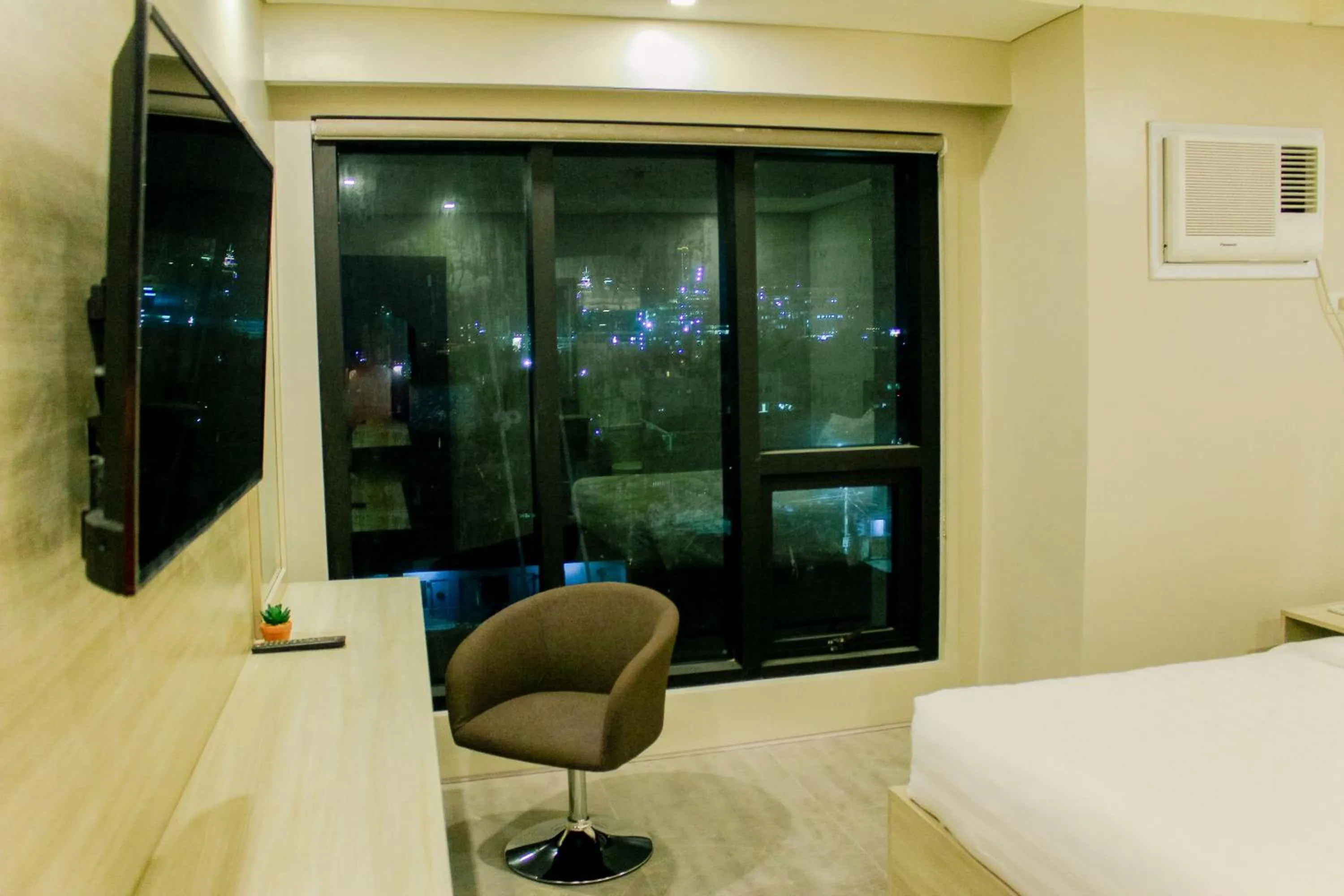 Bedroom, Bed in Mabolo Royal Hotel