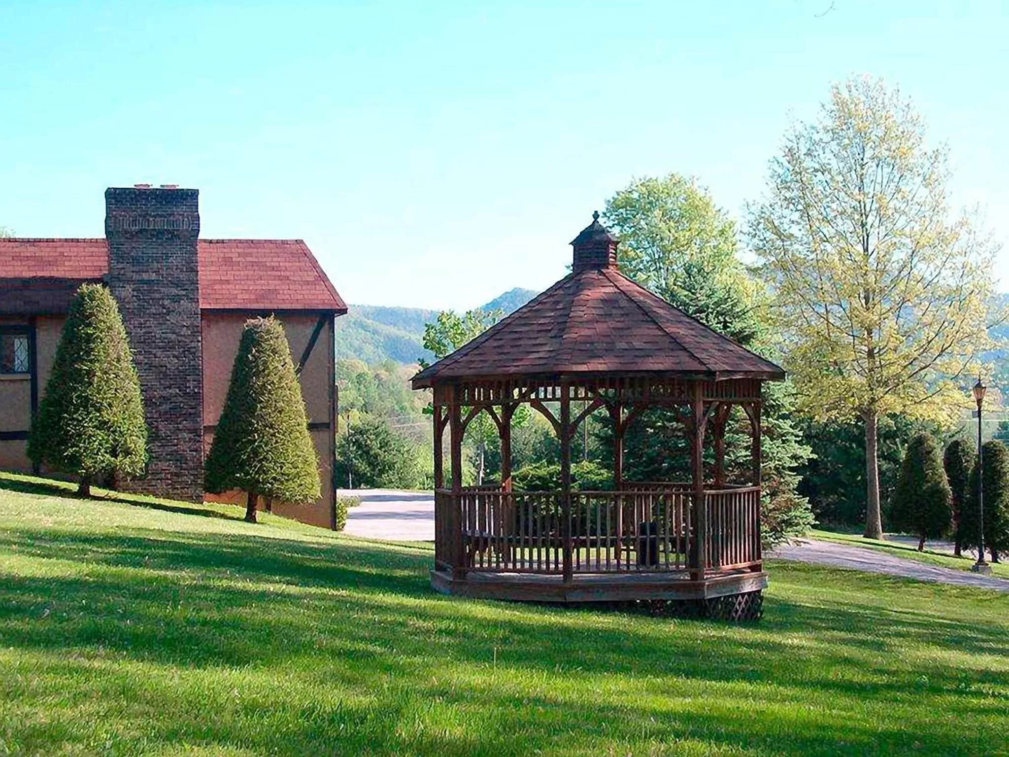 Patio in Highland Manor Inn
