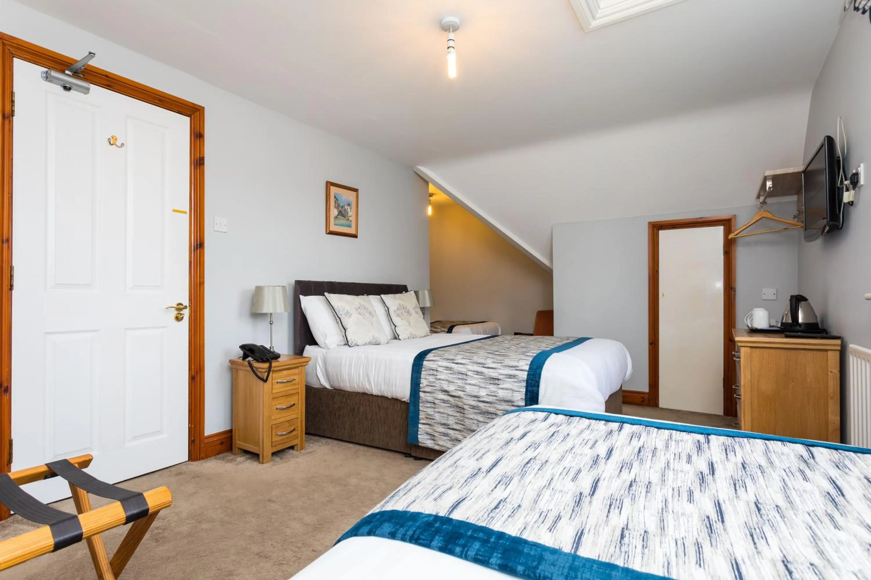 Photo of the whole room, Bed in The Lawn Guest House Gatwick