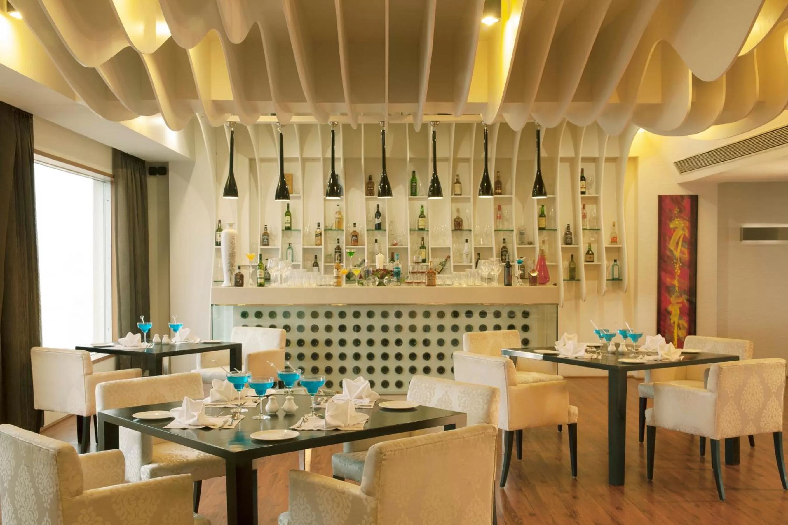 Lounge or bar in Radisson Blu Hotel Pune Kharadi