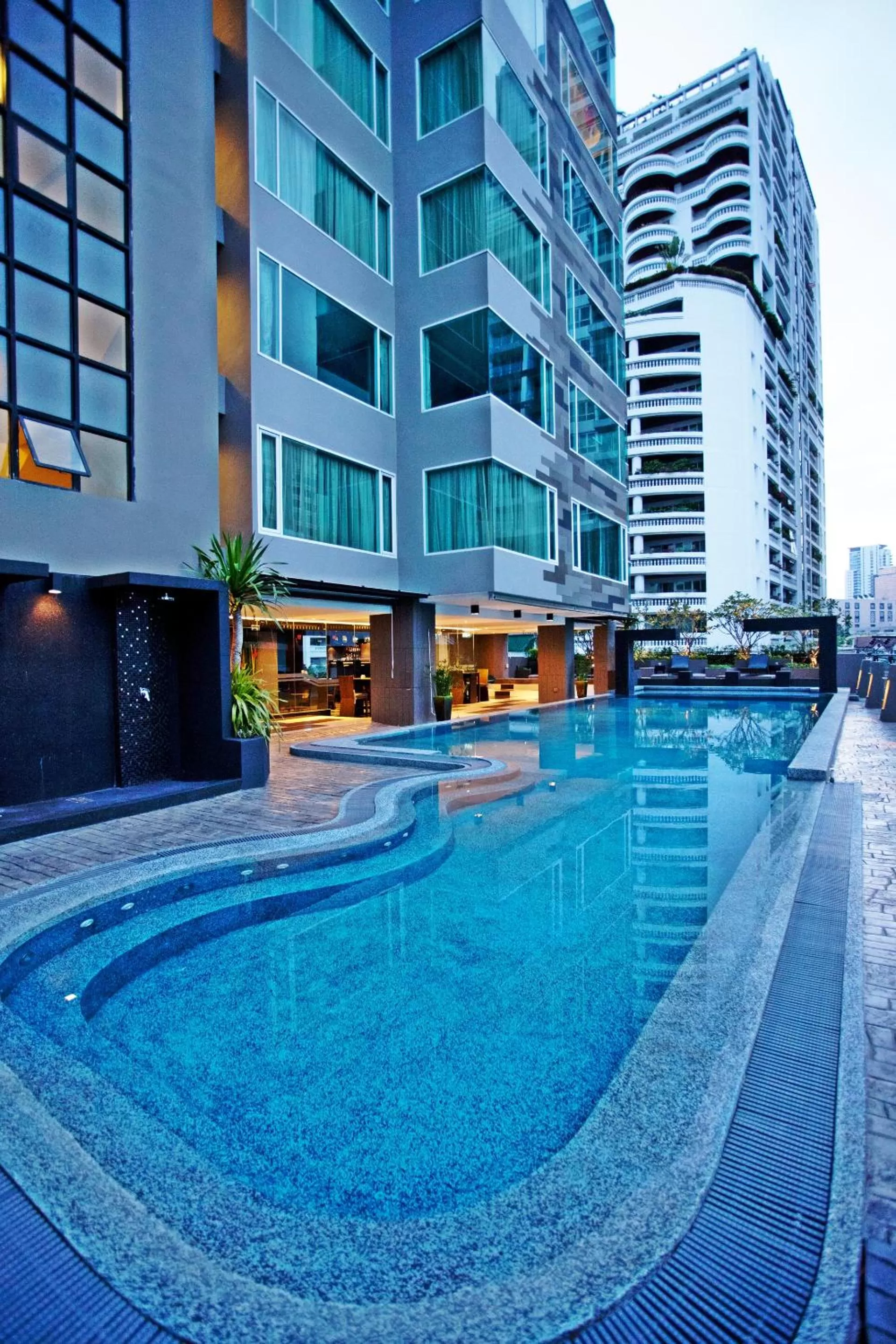 Swimming pool in Golden Tulip Mandison Suites