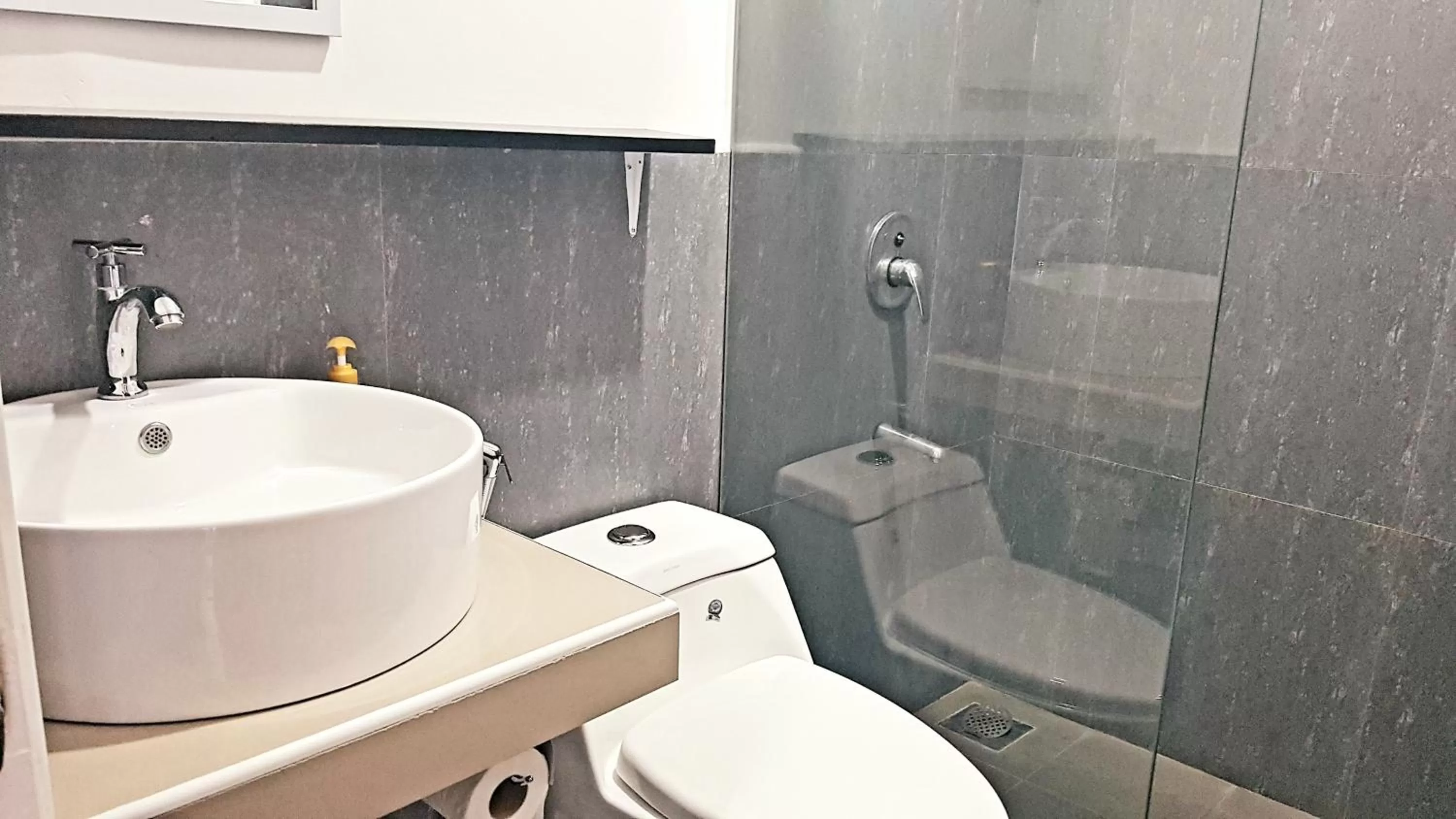 Toilet in Positano Alona Beach Panglao