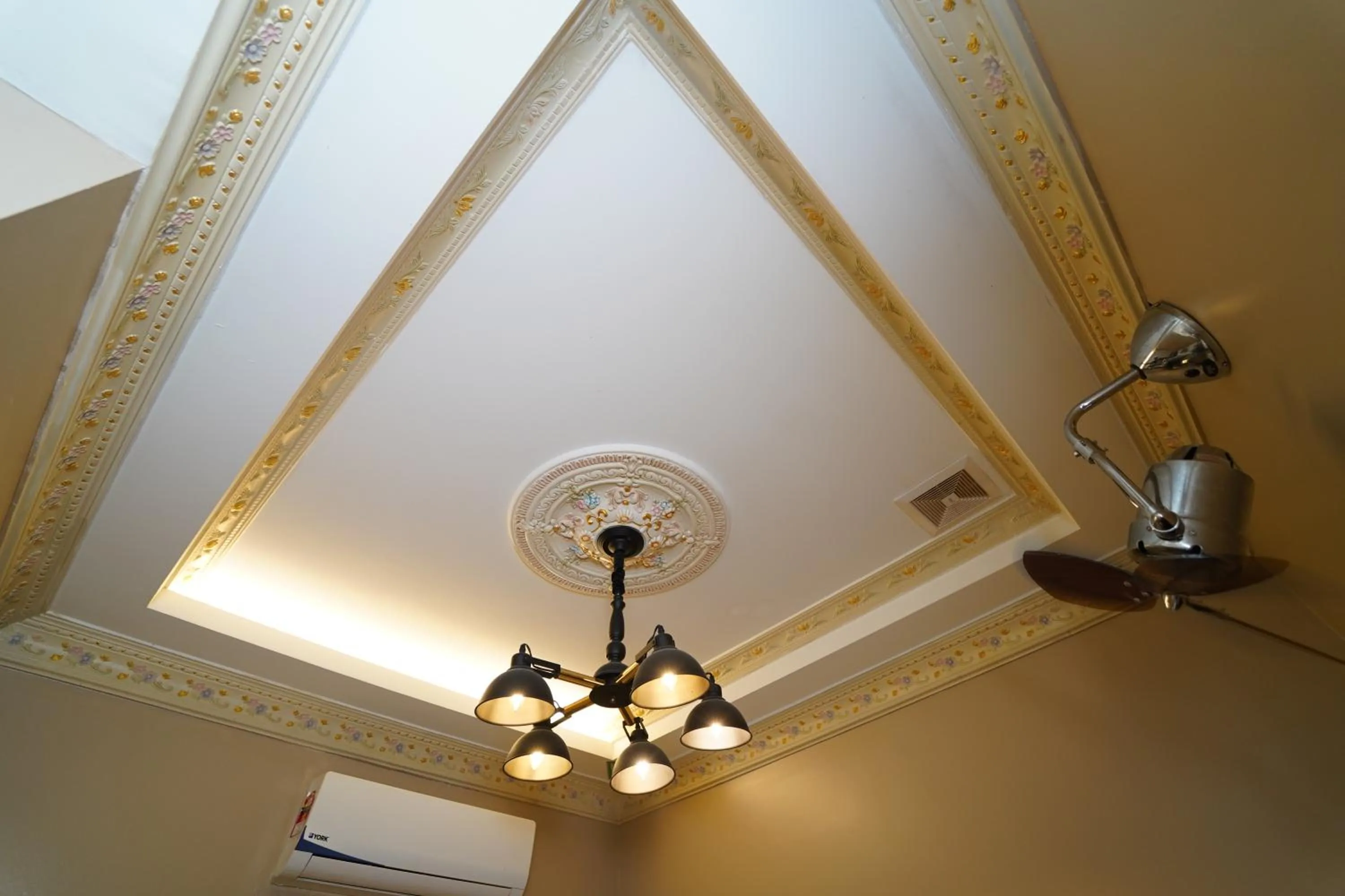 Ghazrin's Classic Hotel JB