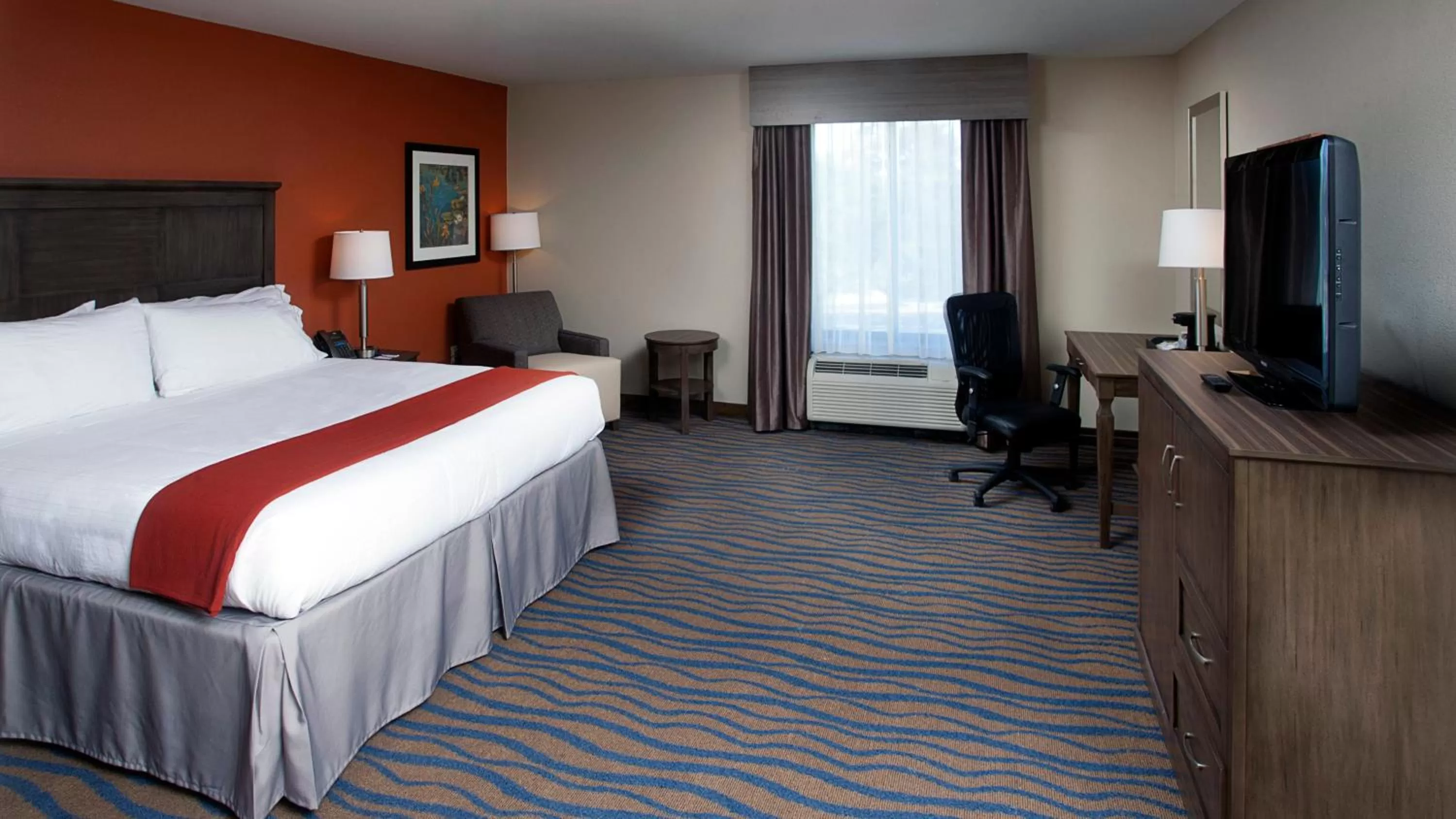 Photo of the whole room, Bed in Holiday Inn Express Hotel & Suites Morgan City- Tiger Island by IHG