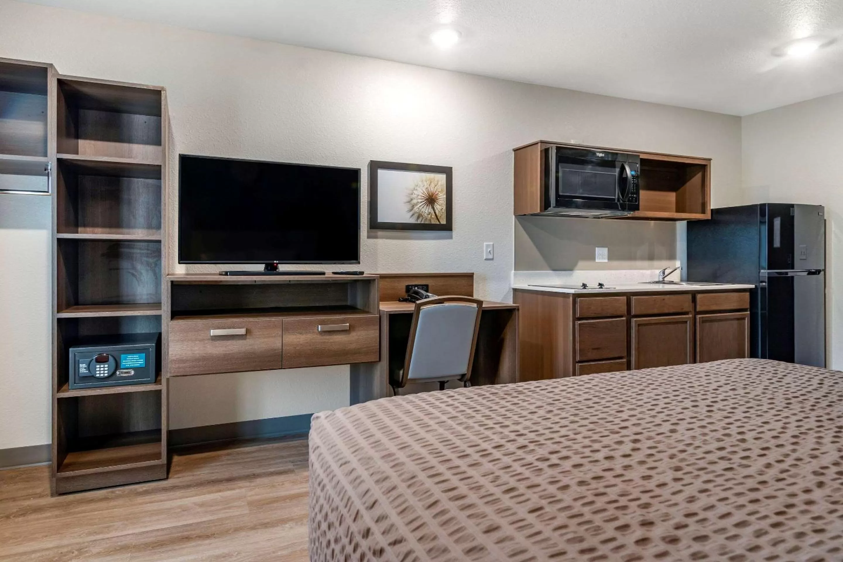 Photo of the whole room in WoodSpring Suites Brunswick