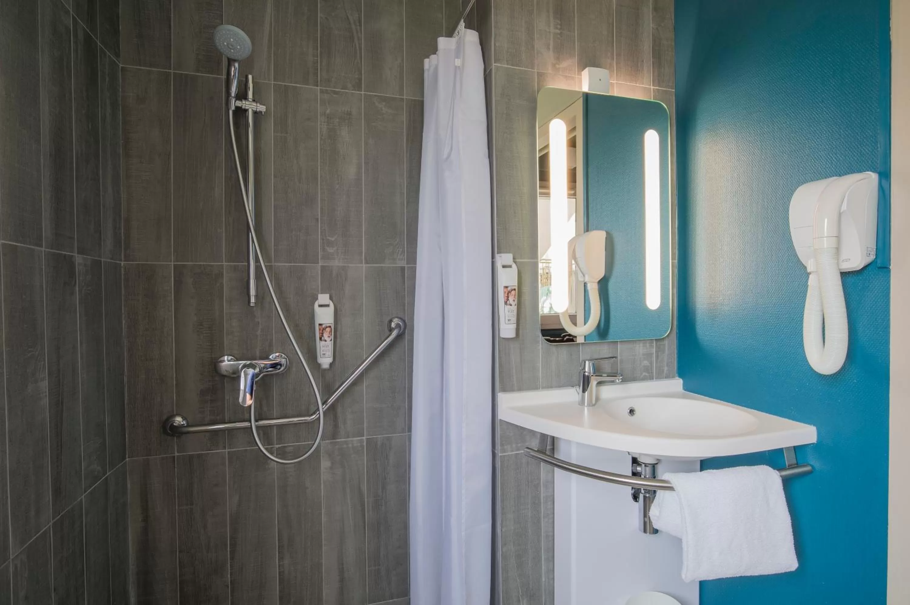 Bathroom in Hotel ibis Narbonne