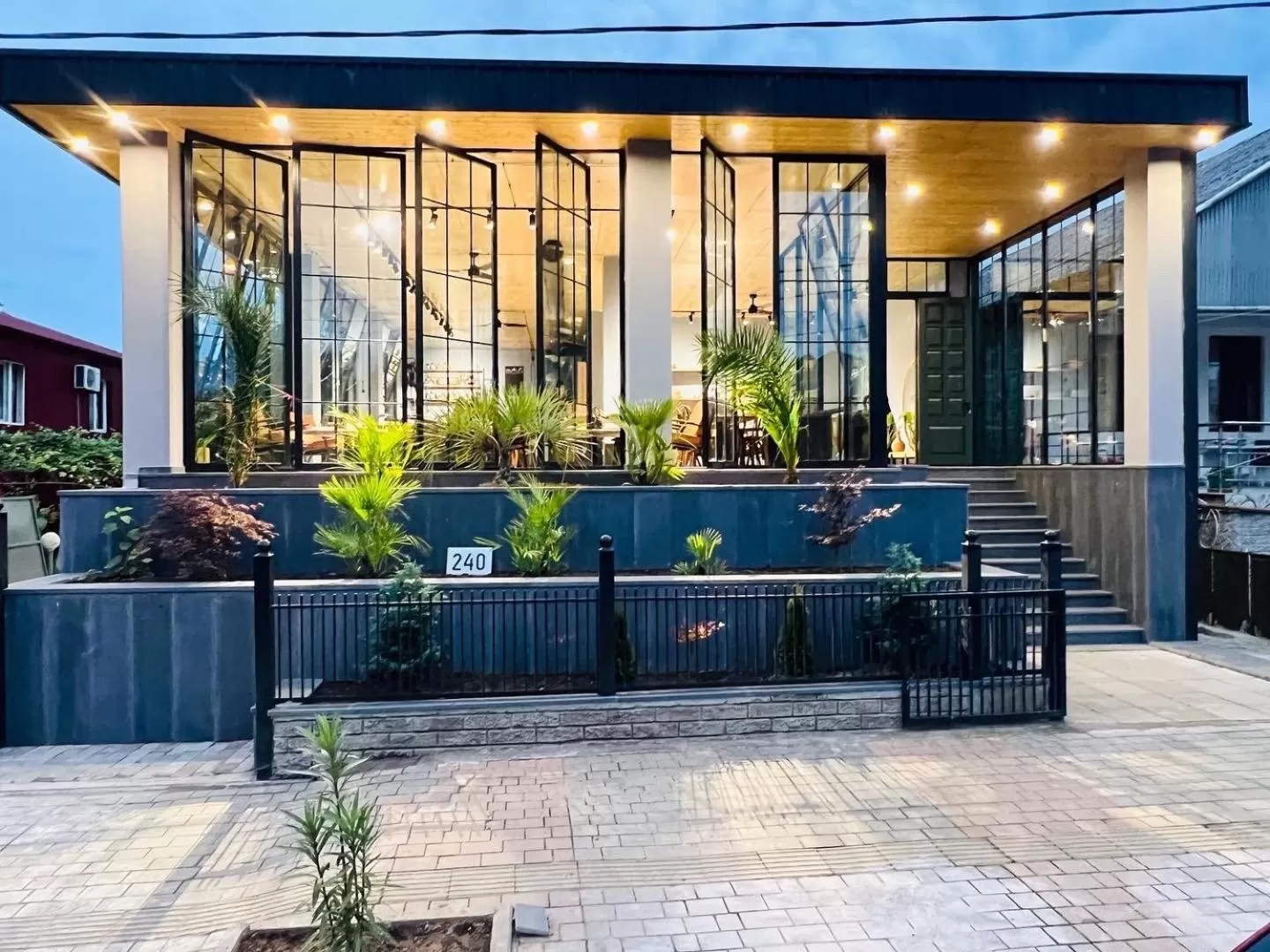 Restaurant/places to eat in Level Up Hotel & Restaurant