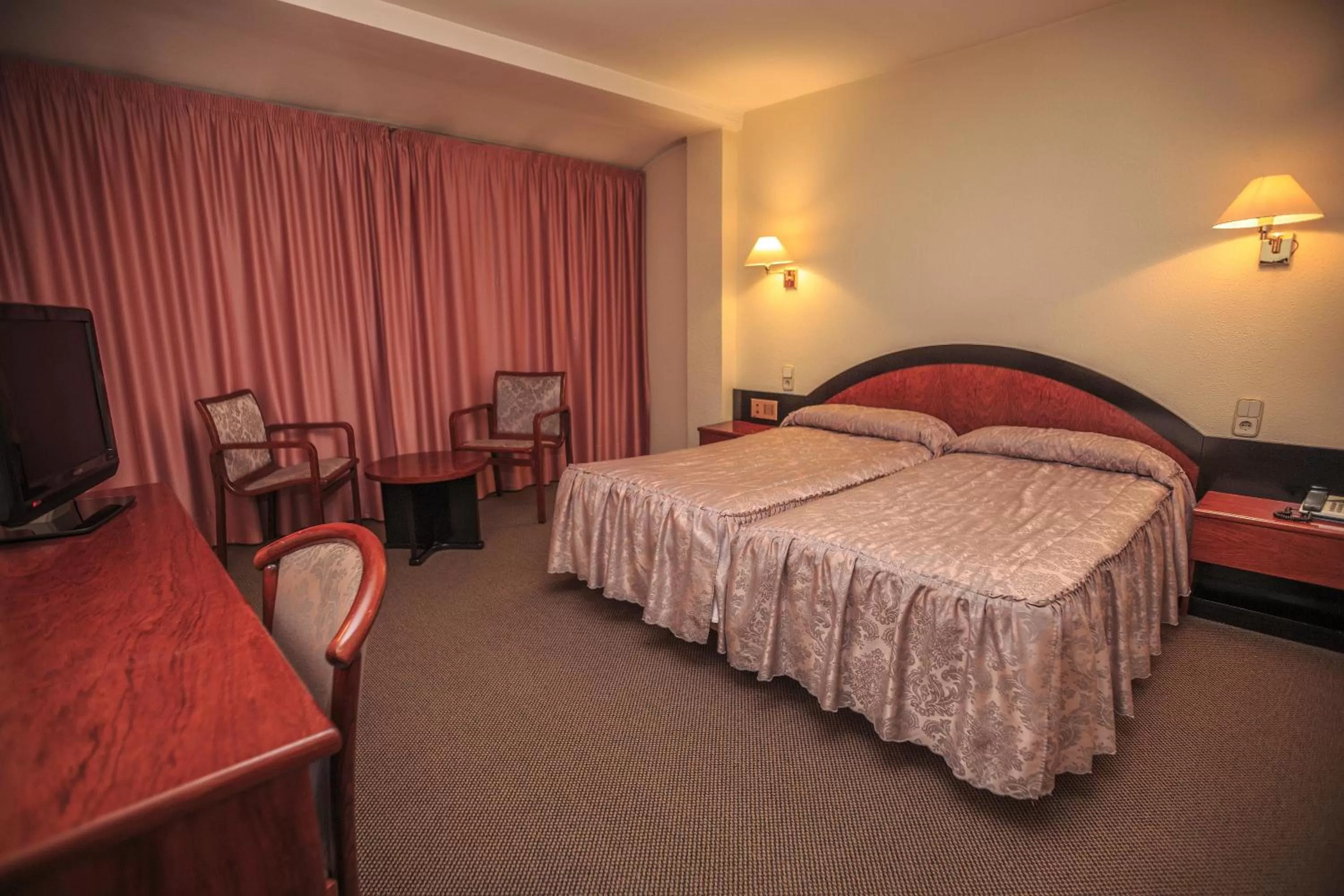 Photo of the whole room, Bed in Hotel Roc Del Castell