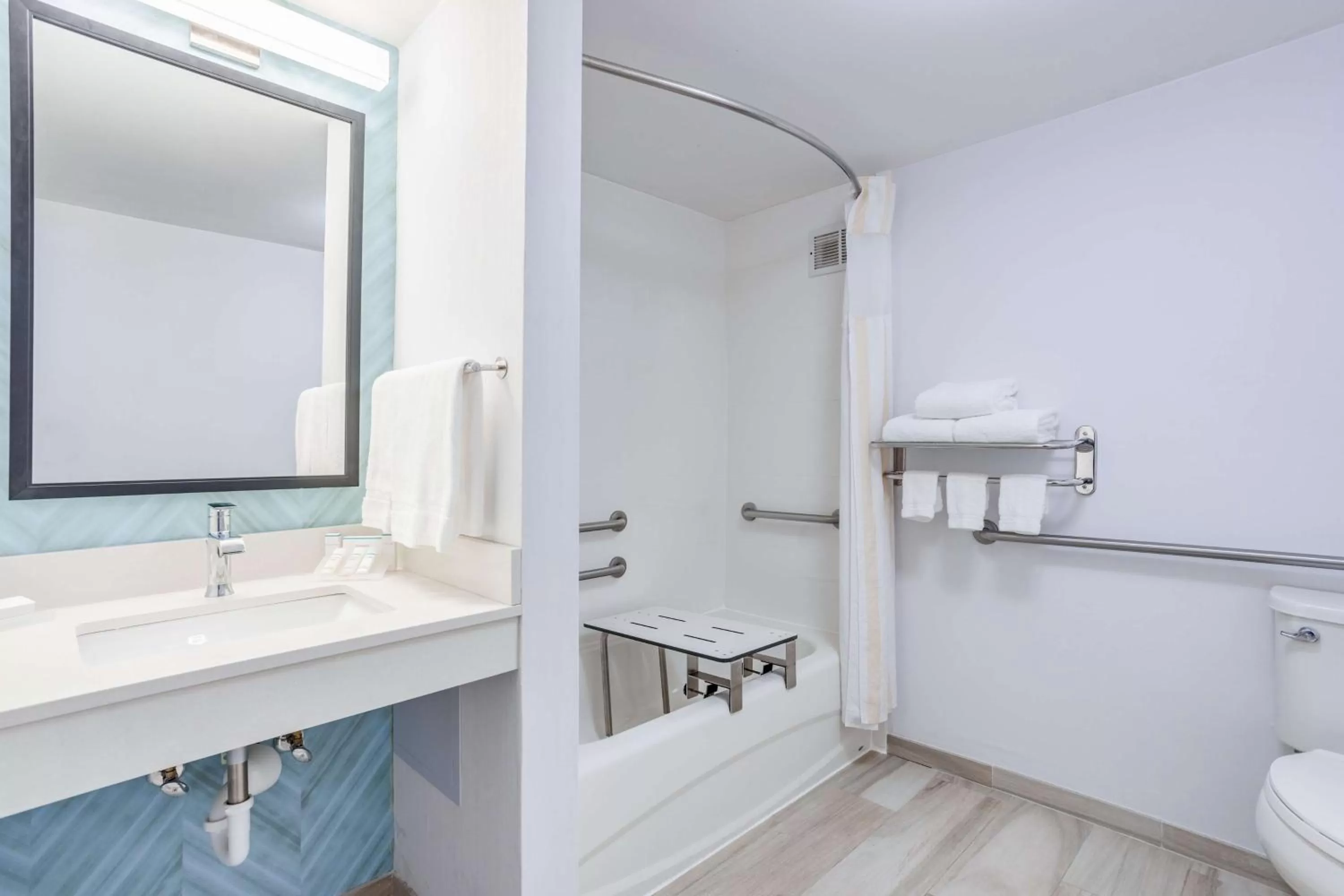 Bathroom in Hilton Garden Inn Cincinnati/Sharonville