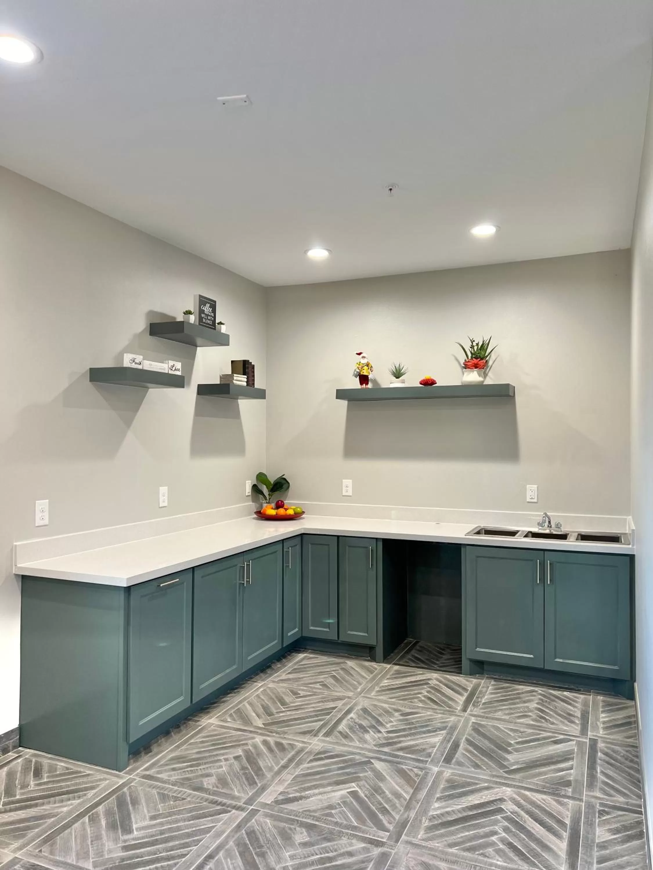 Coffee/tea facilities in The Residency Suites