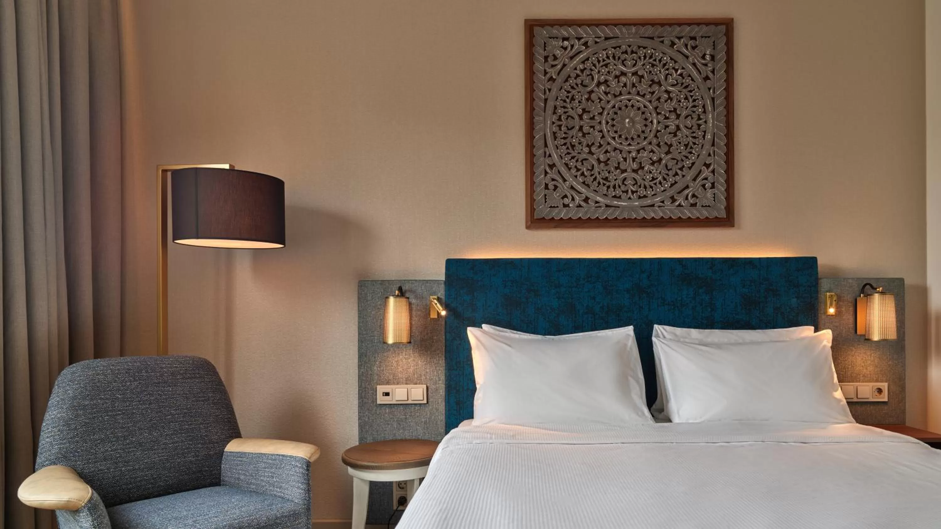 Bedroom, Bed in voco The Hague by IHG