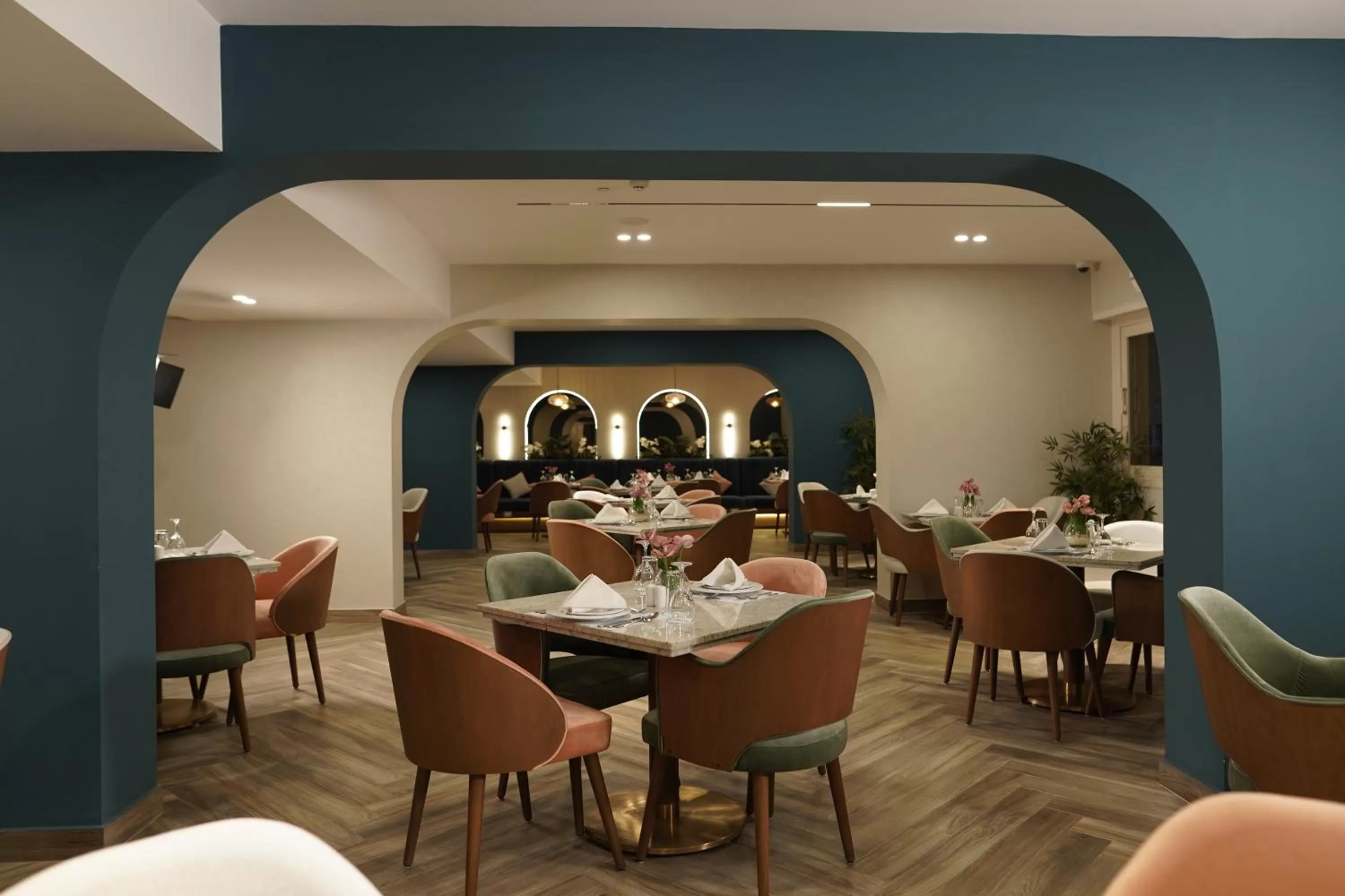 Restaurant/places to eat in The Grand Plaza Hotel Smouha