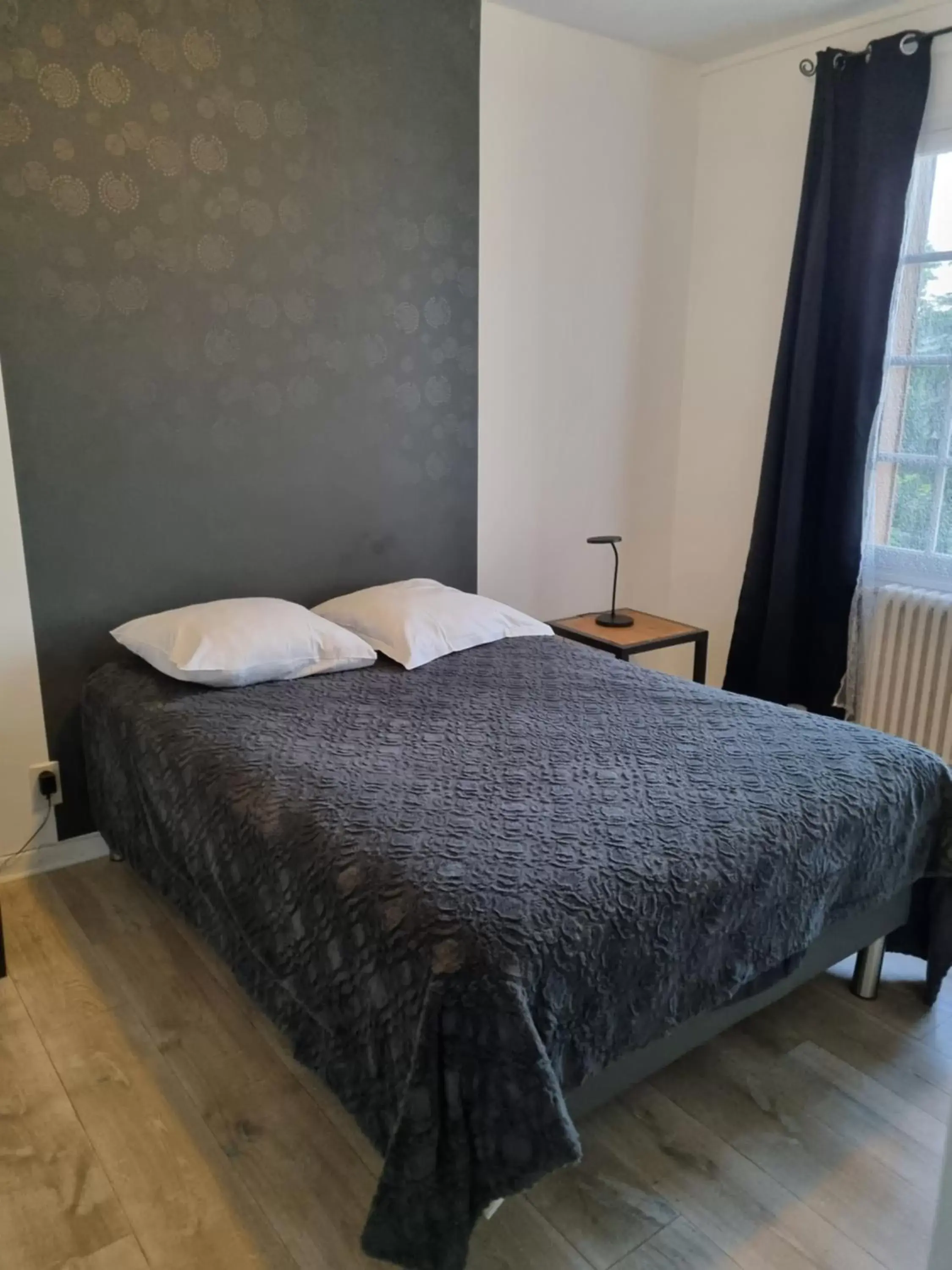 Family Room with Private Bathroom in Hotel Café de la Gare Family Room with Private Bathroom in Hotel Café de la Gare