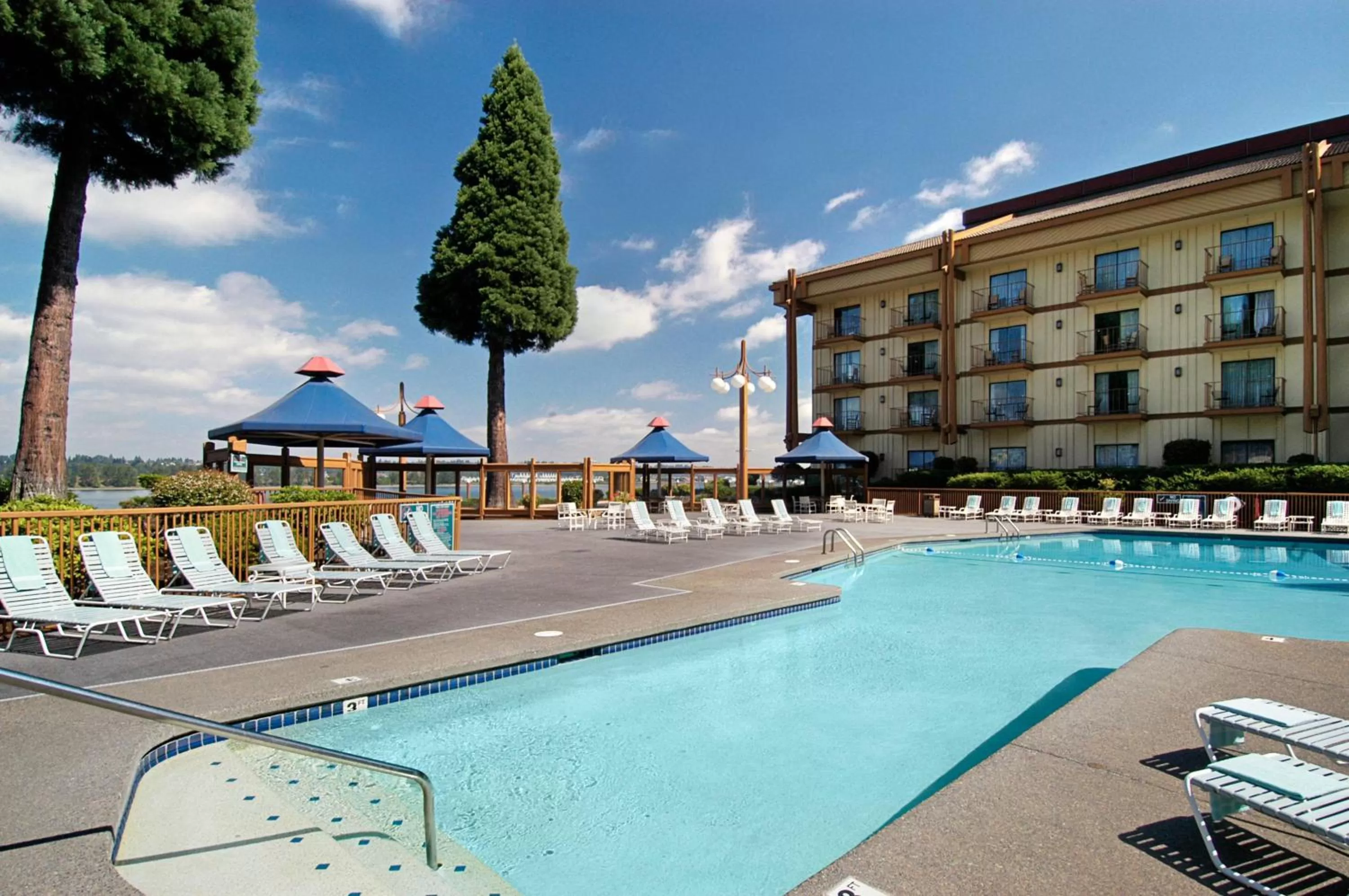 Swimming pool in Holiday Inn Portland - Columbia Riverfront by IHG