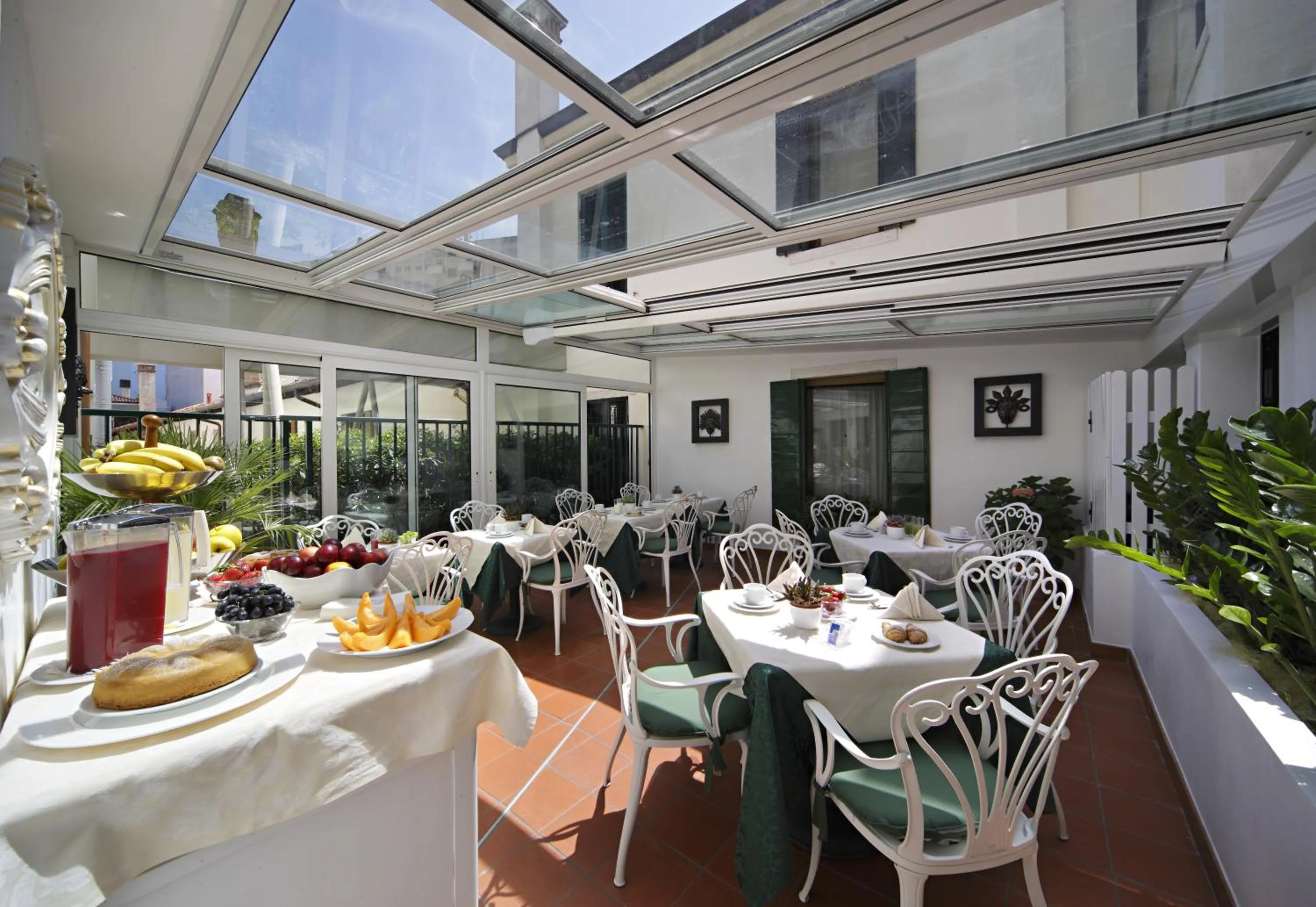 Restaurant/places to eat in Hotel Vivit ***S