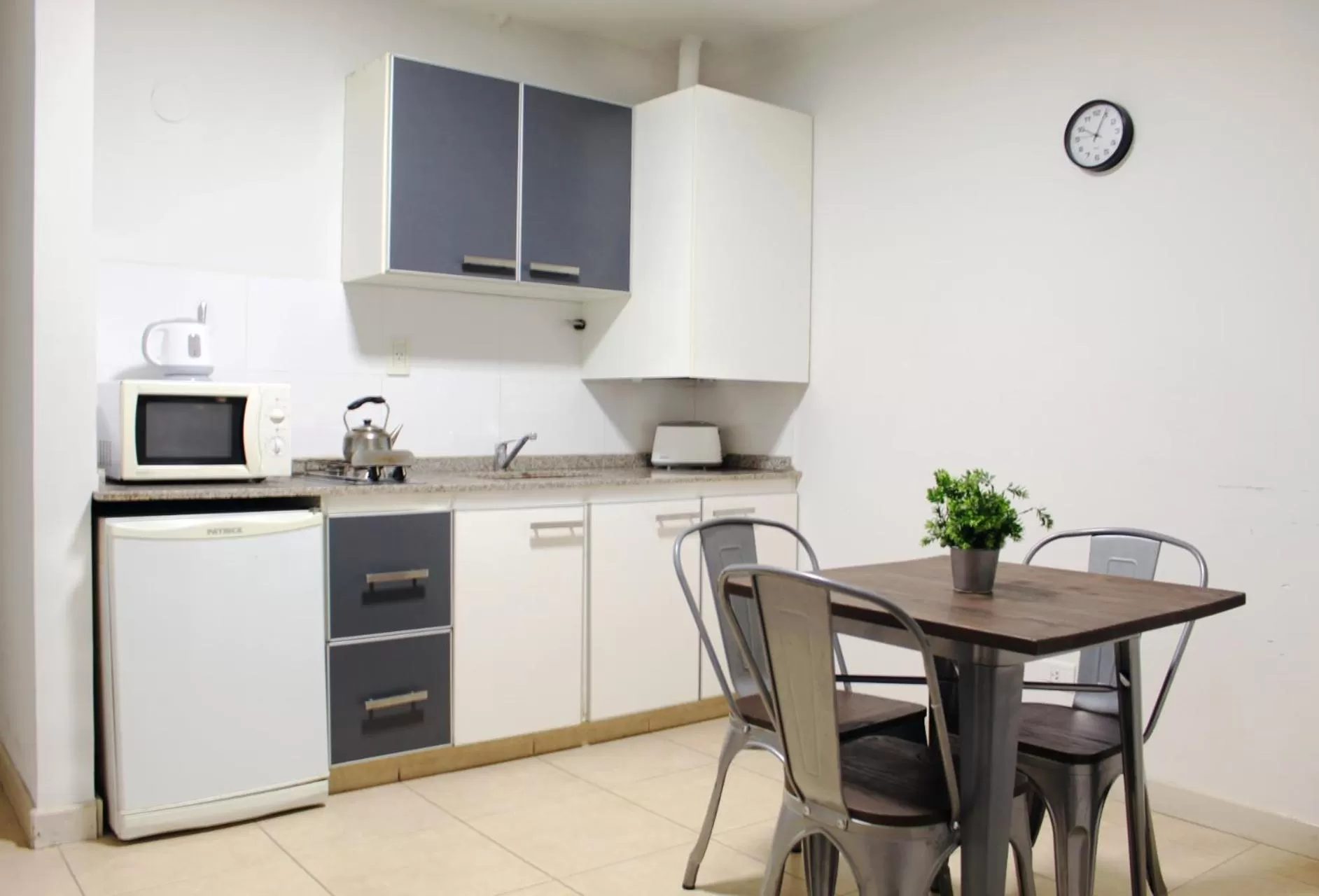 kitchen in Soltigua Apart Hotel Mendoza