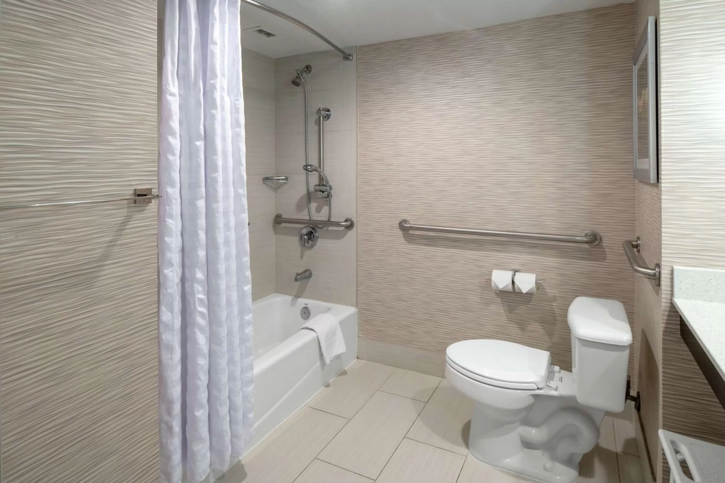 Bathroom in DoubleTree by Hilton Hotel Jacksonville Airport