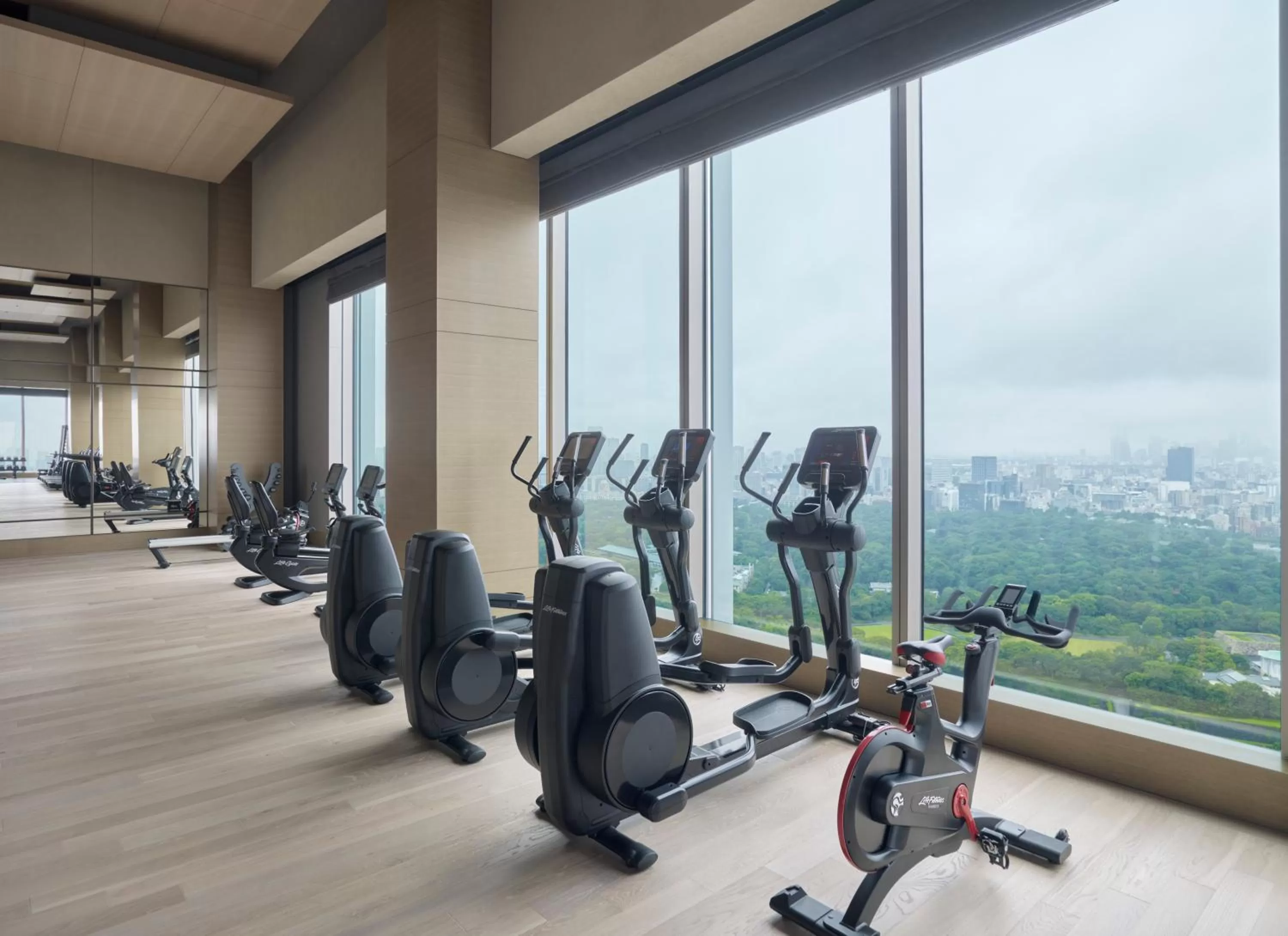 Fitness centre/facilities in Four Seasons Hotel Tokyo at Otemachi