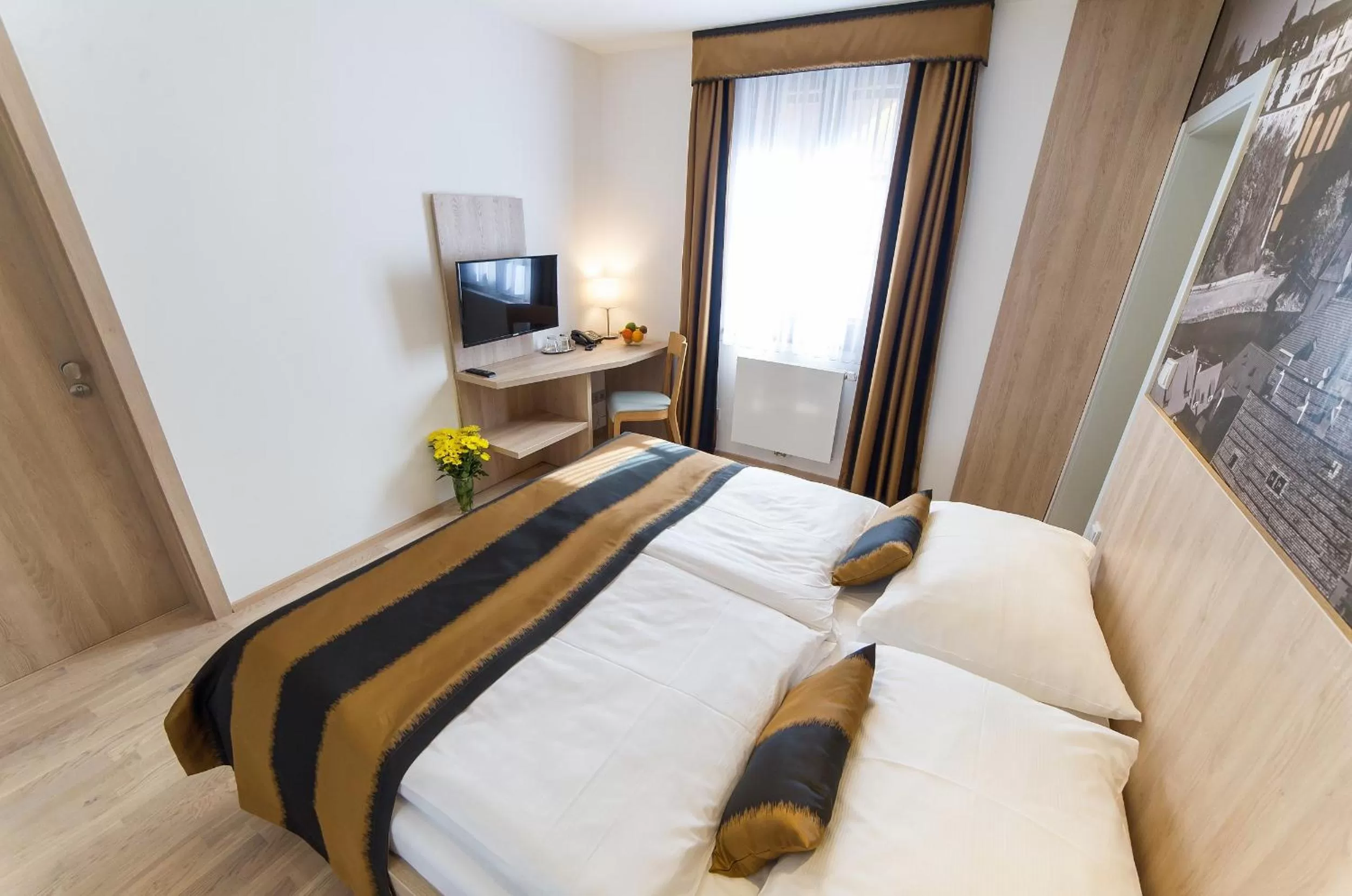 Bed in Garni hotel Castle Bridge