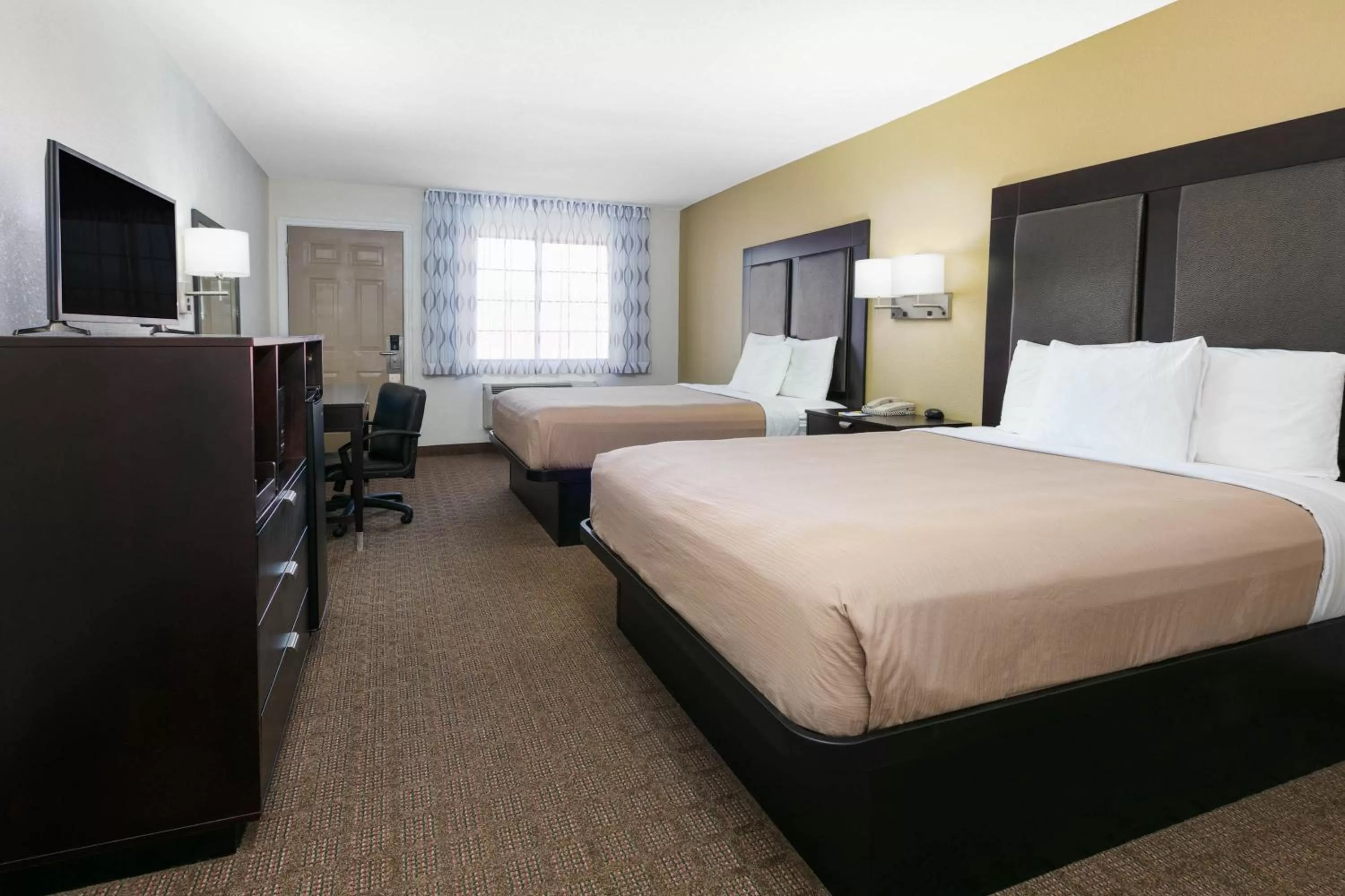 Bed in Days Inn by Wyndham Granbury