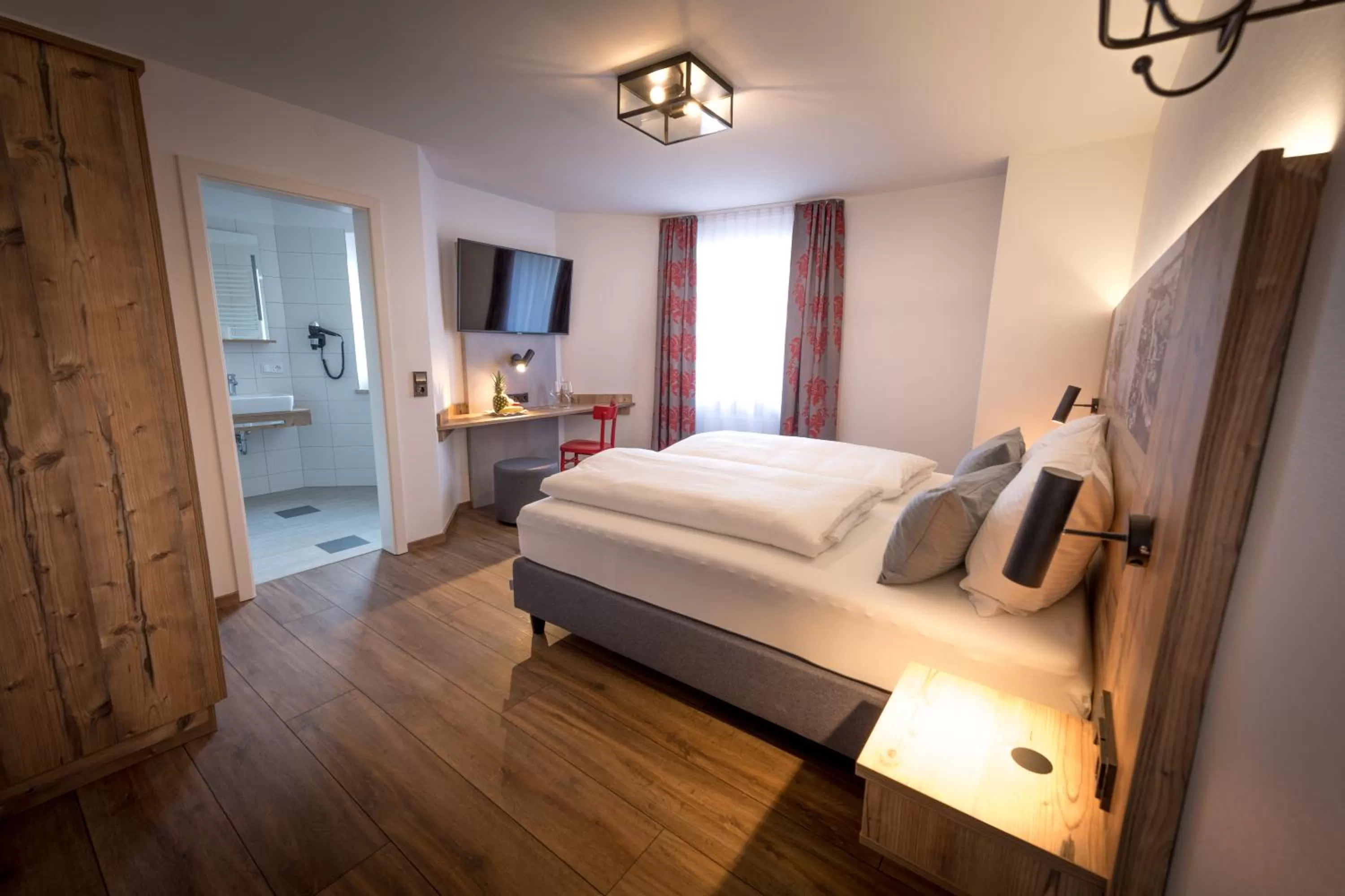 Photo of the whole room, Bed in Hotel & Brauerei-Gasthof Neuwirt