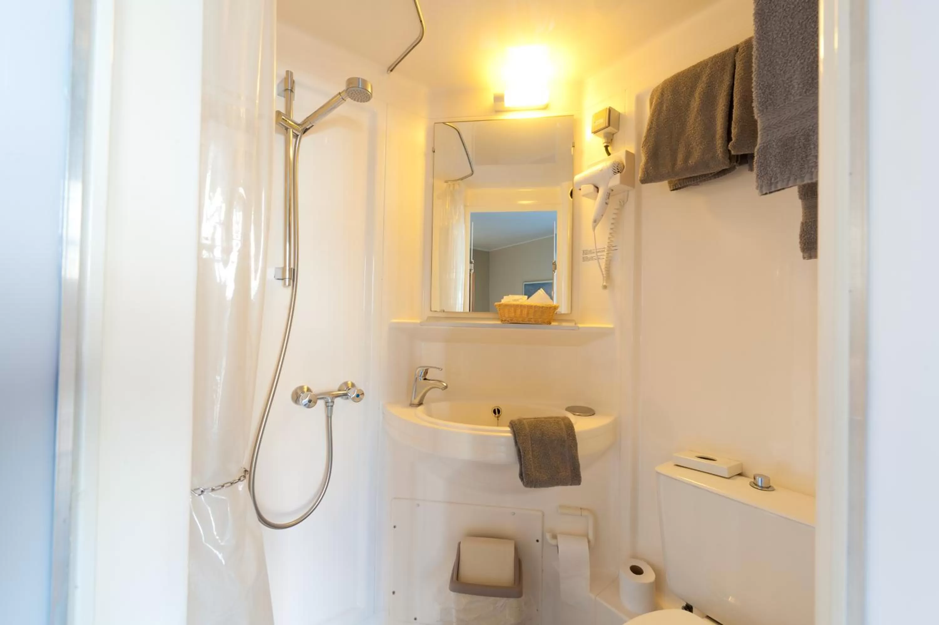 Bathroom in Canalview Hotel Ter Reien