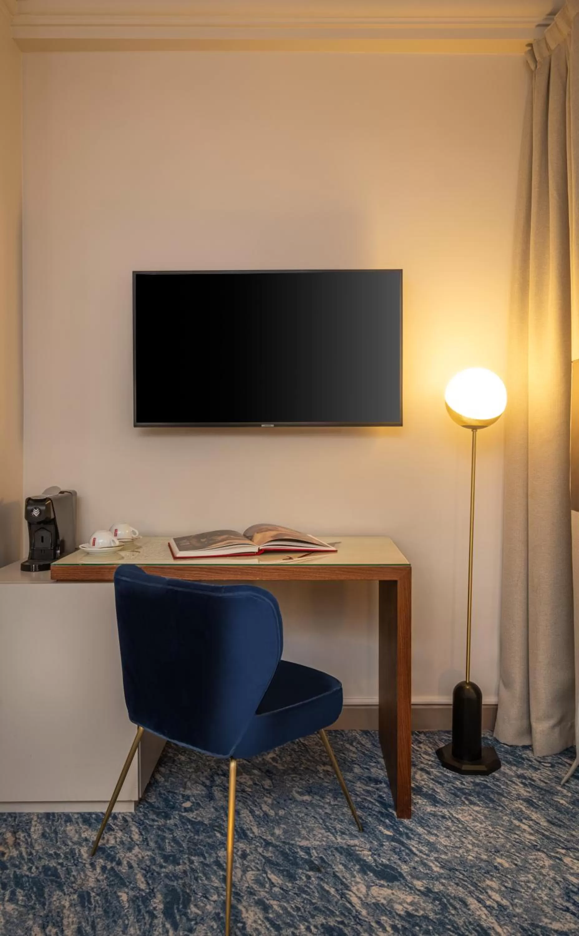 Bedroom in Hôtel Le Tourville by Inwood Hotels