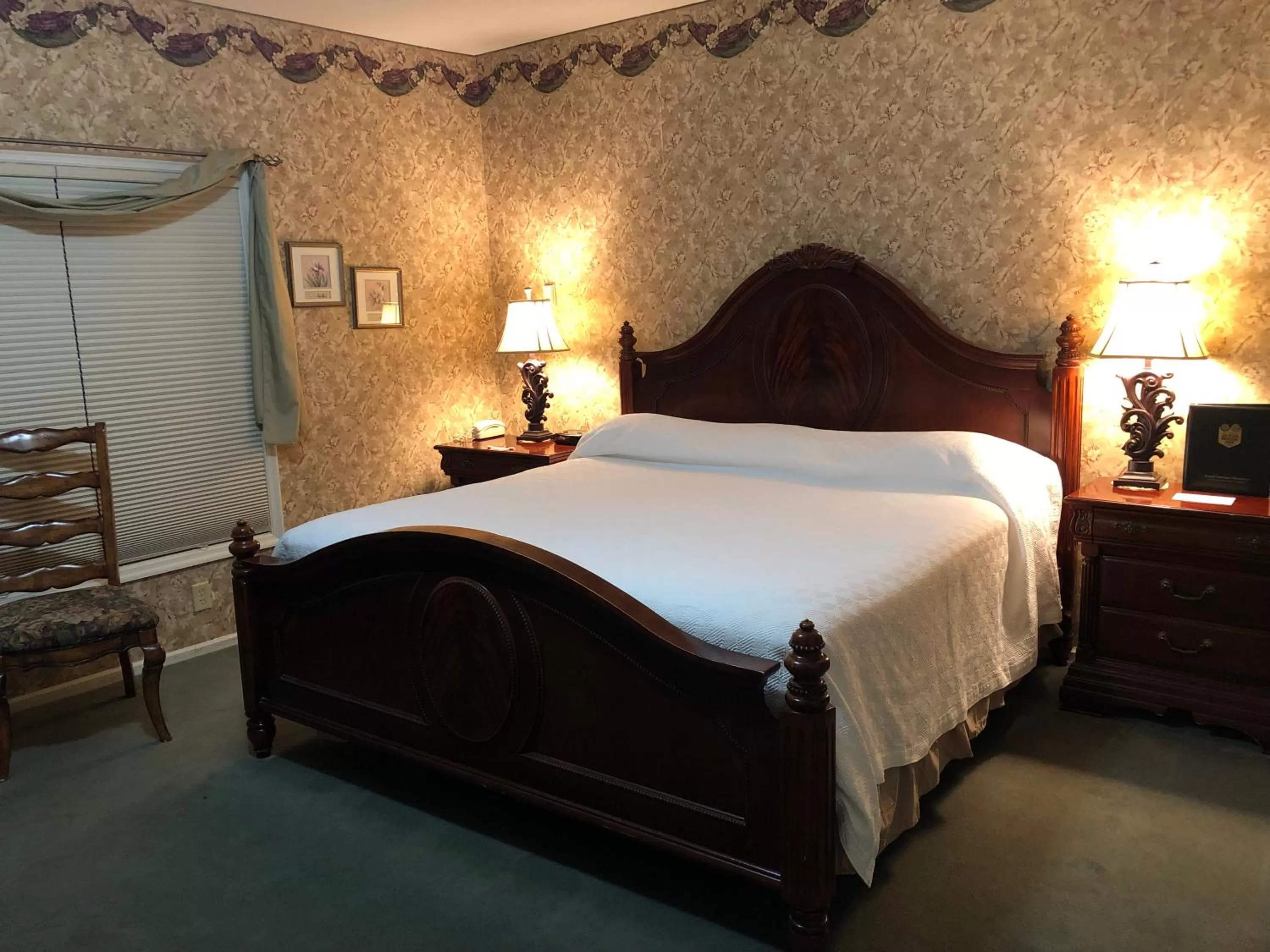 Bed in Afton House Inn