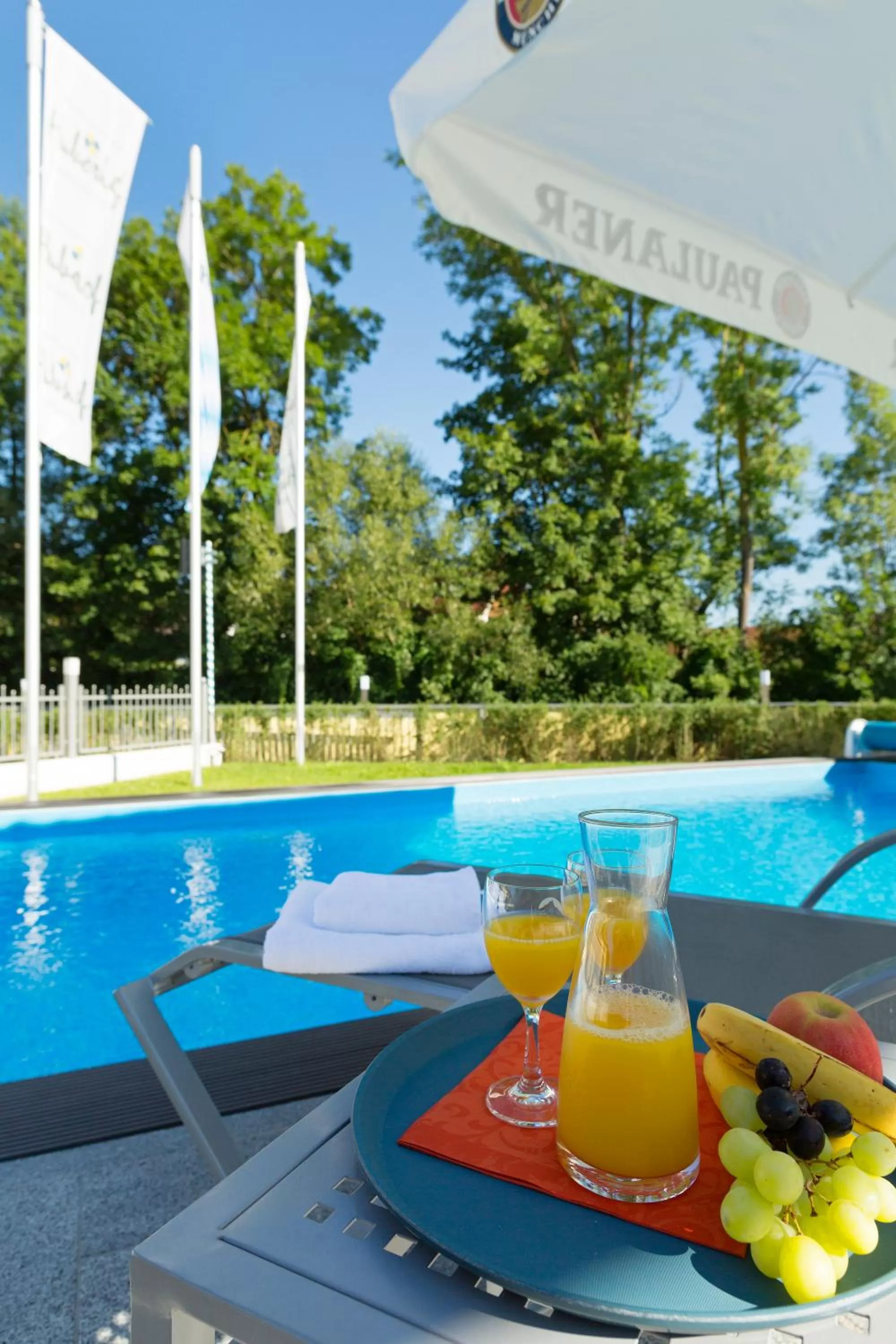 Swimming pool in Landhotel-Restaurant Huberhof Allershausen