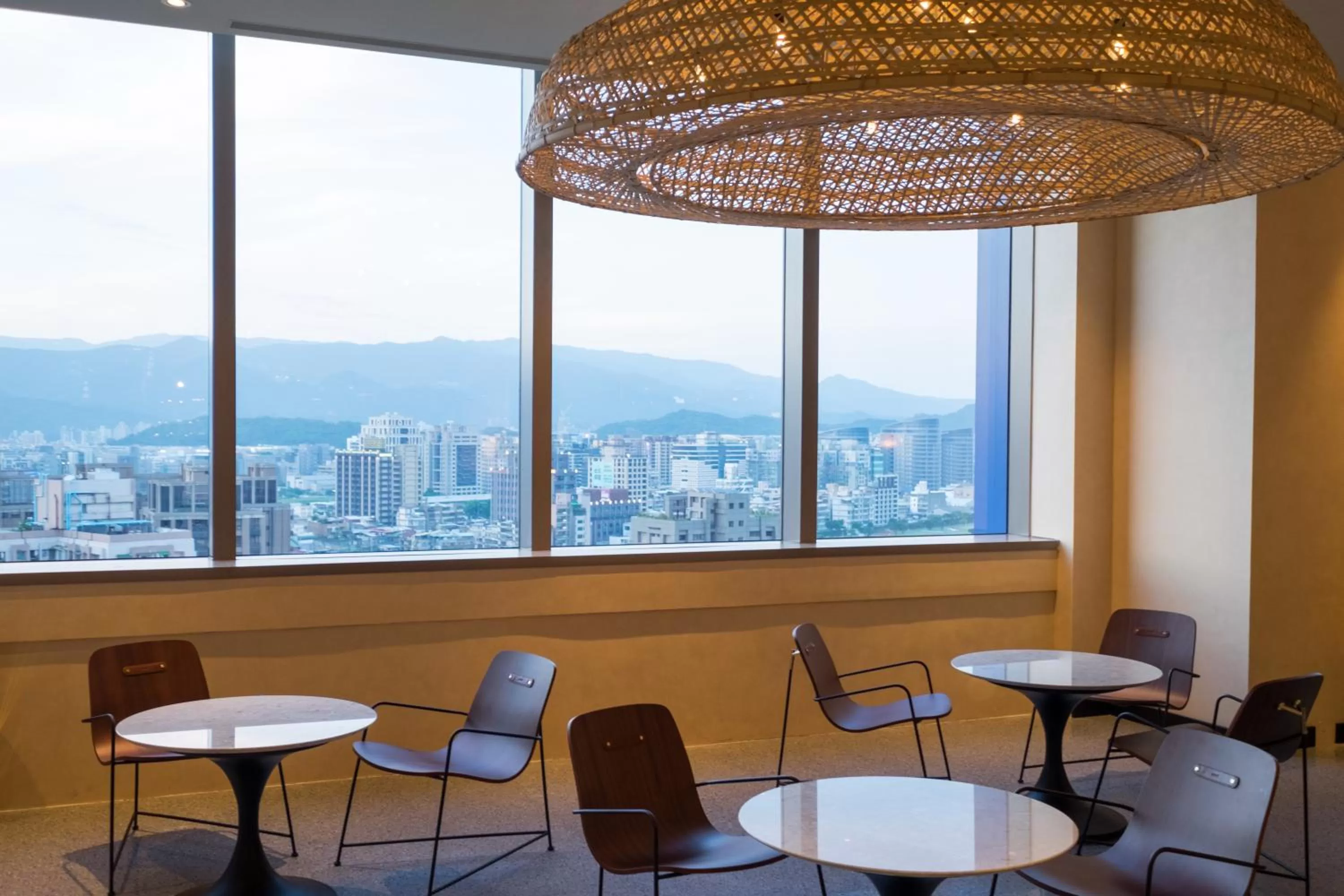 Restaurant/places to eat in amba Taipei Songshan