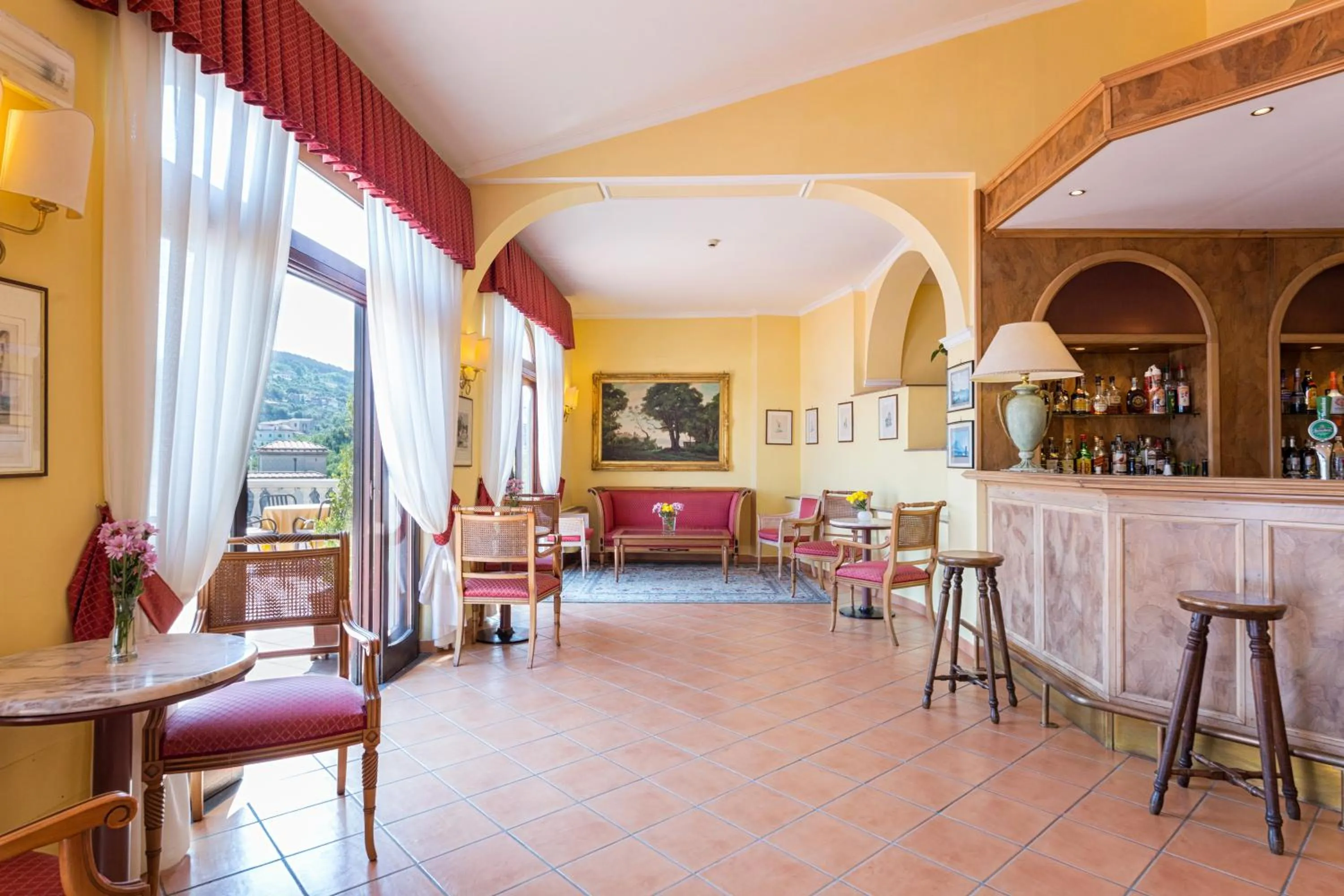 Lounge or bar in Hotel Iaccarino