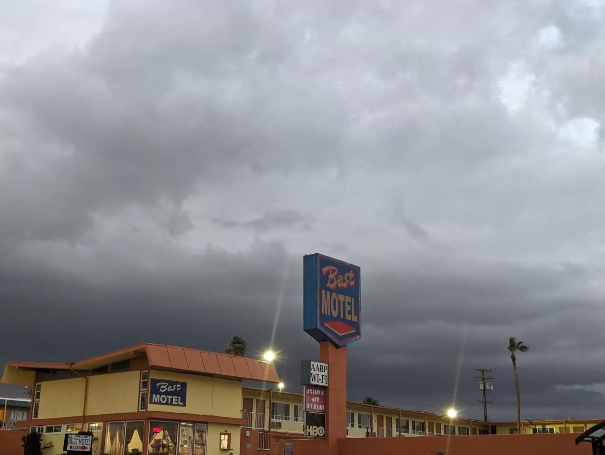 Day in BEST MOTEL on Historic Route 66, Barstow