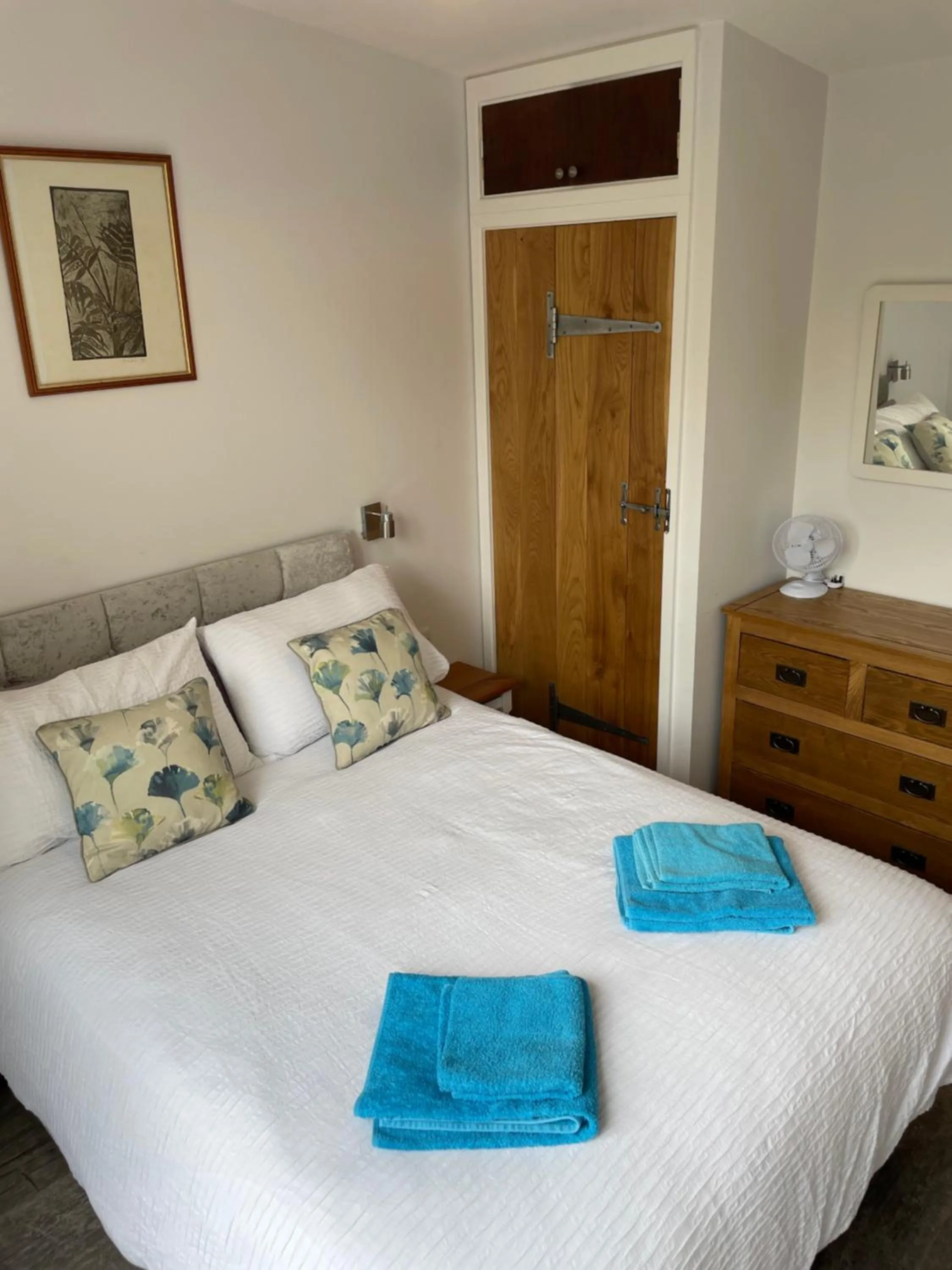 Bedroom, Bed in Pine Tree Lodge, Bridgnorth