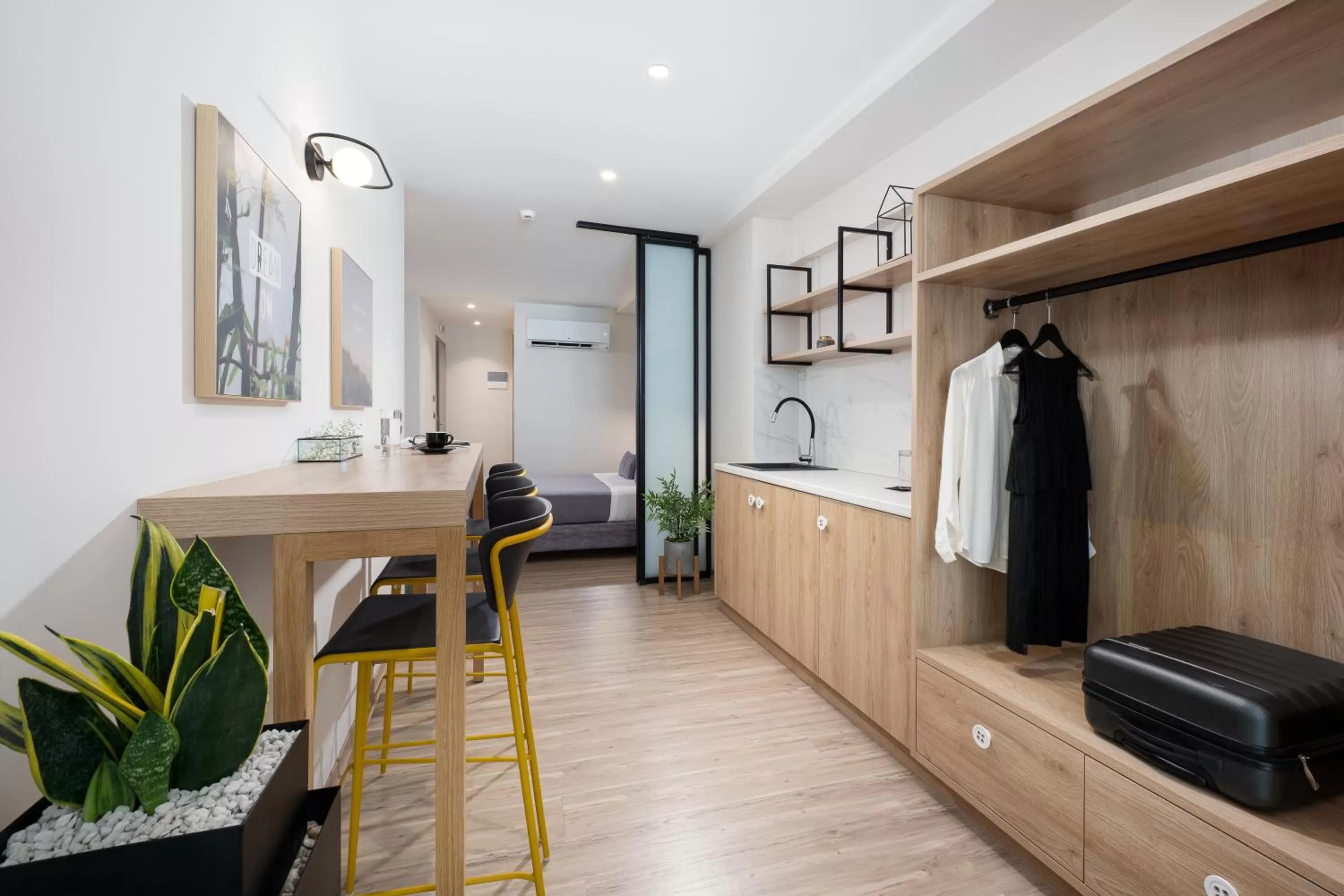 Photo of the whole room in Enattica Suites