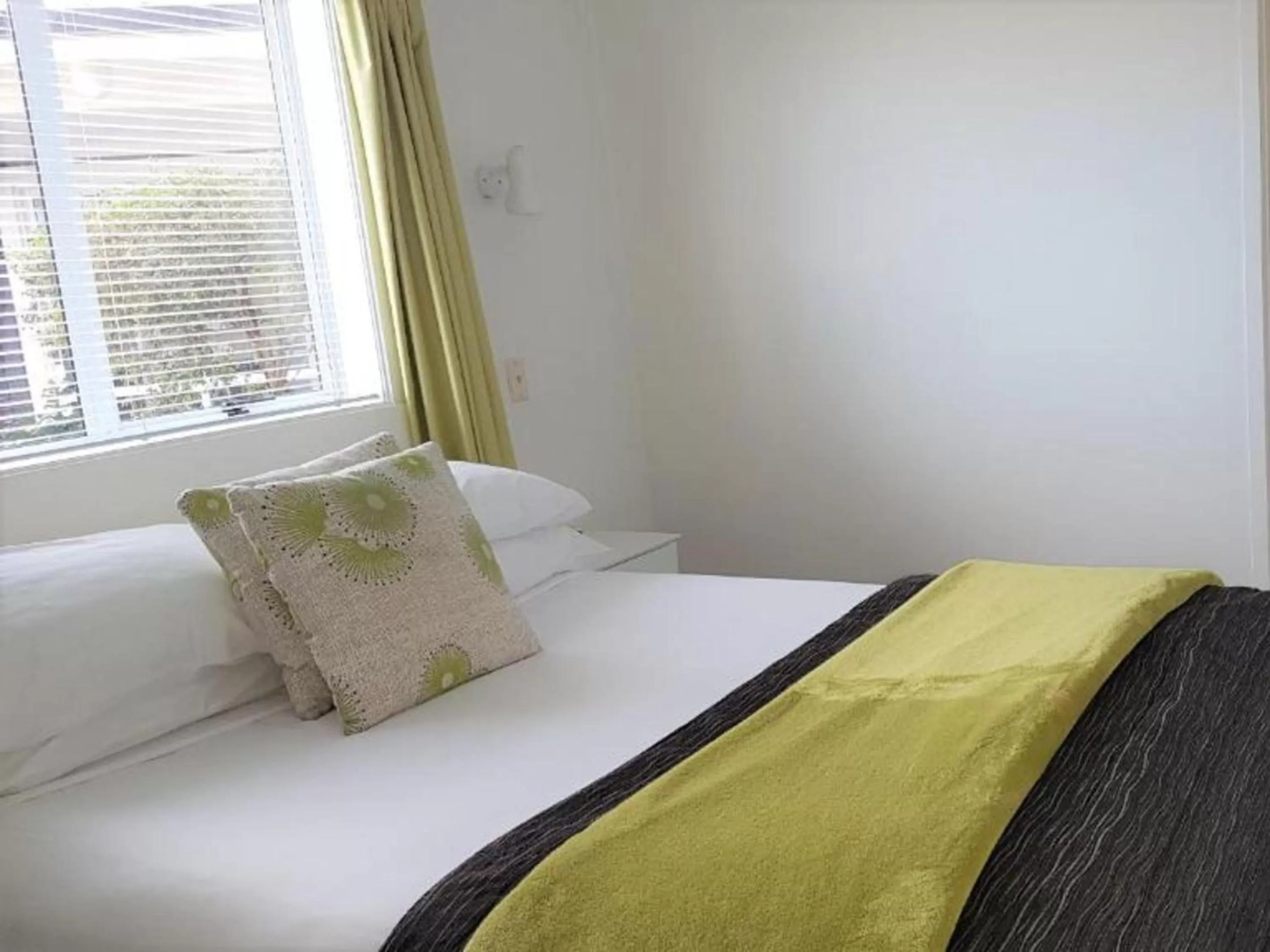 Bedroom, Bed in 52 on Rifle Motel