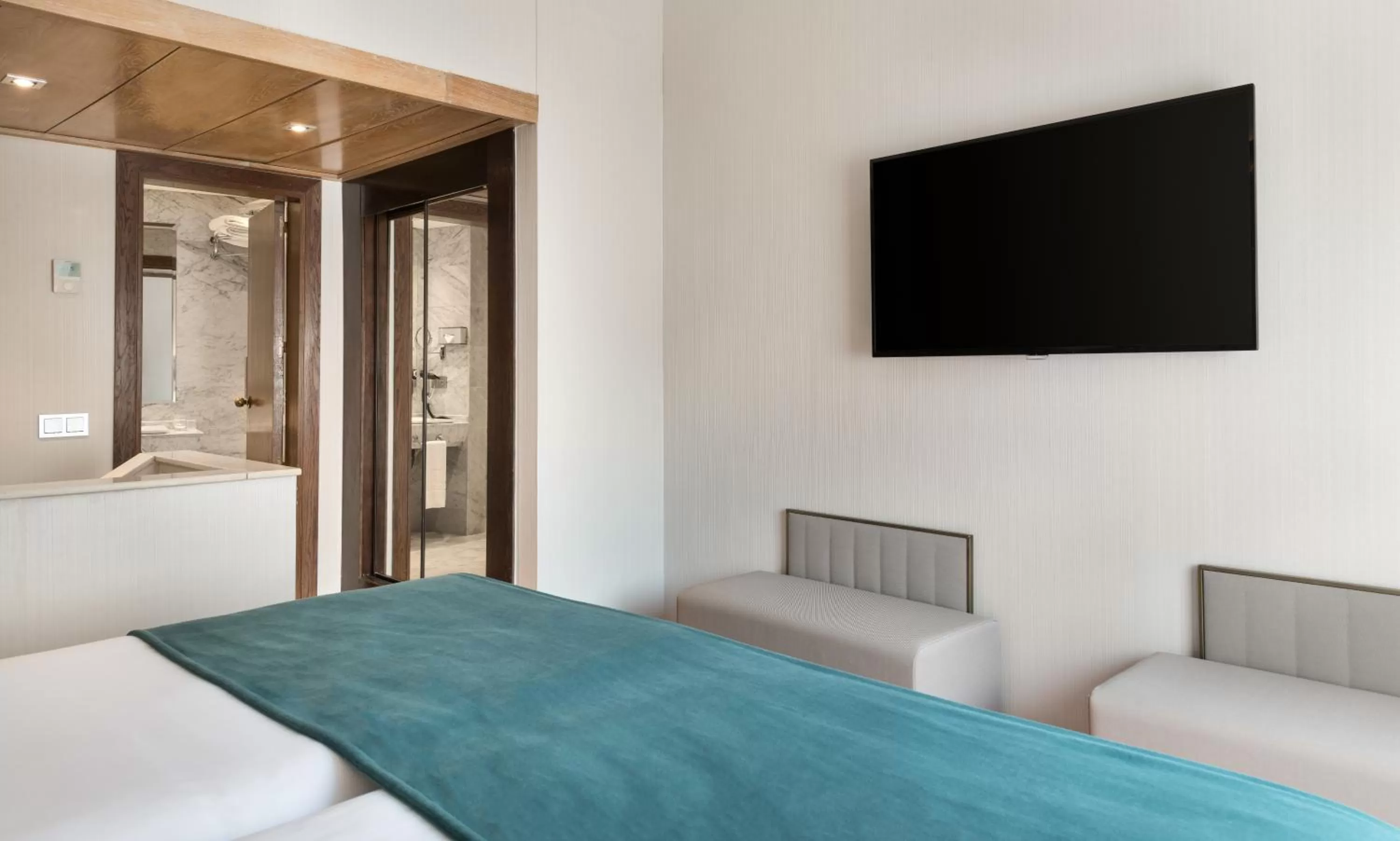 Bed in NH Collection Salamanca Palacio de Castellanos