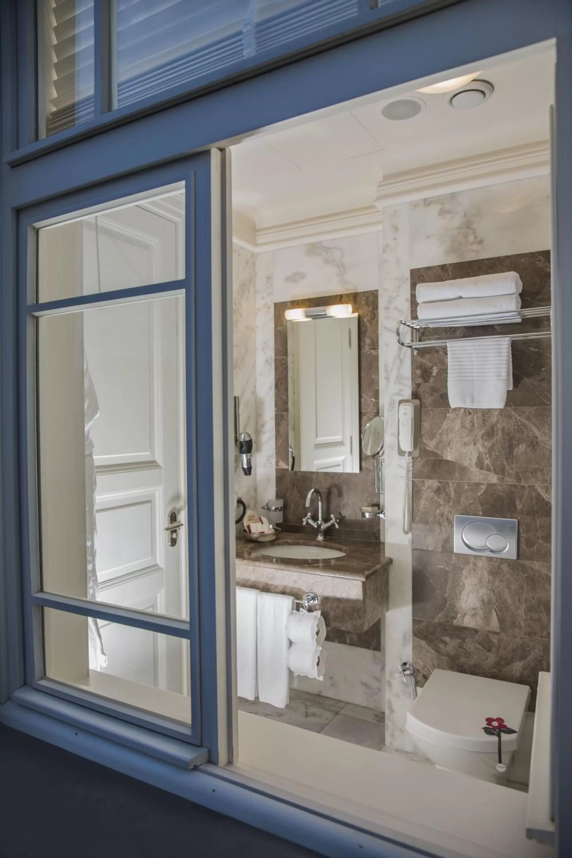 Bathroom in Corinne Art & Boutique Hotel