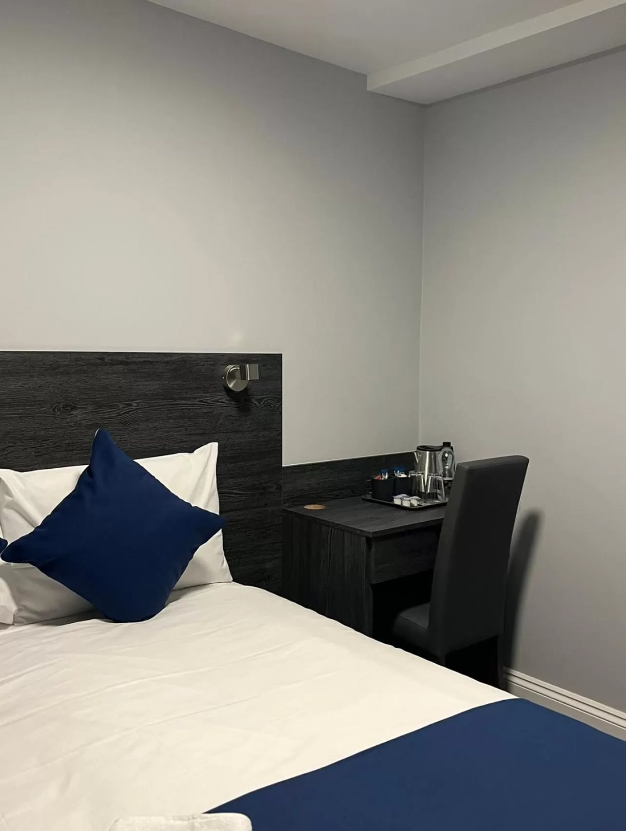 Bedroom, Bed in Blue Sapphire Hotel