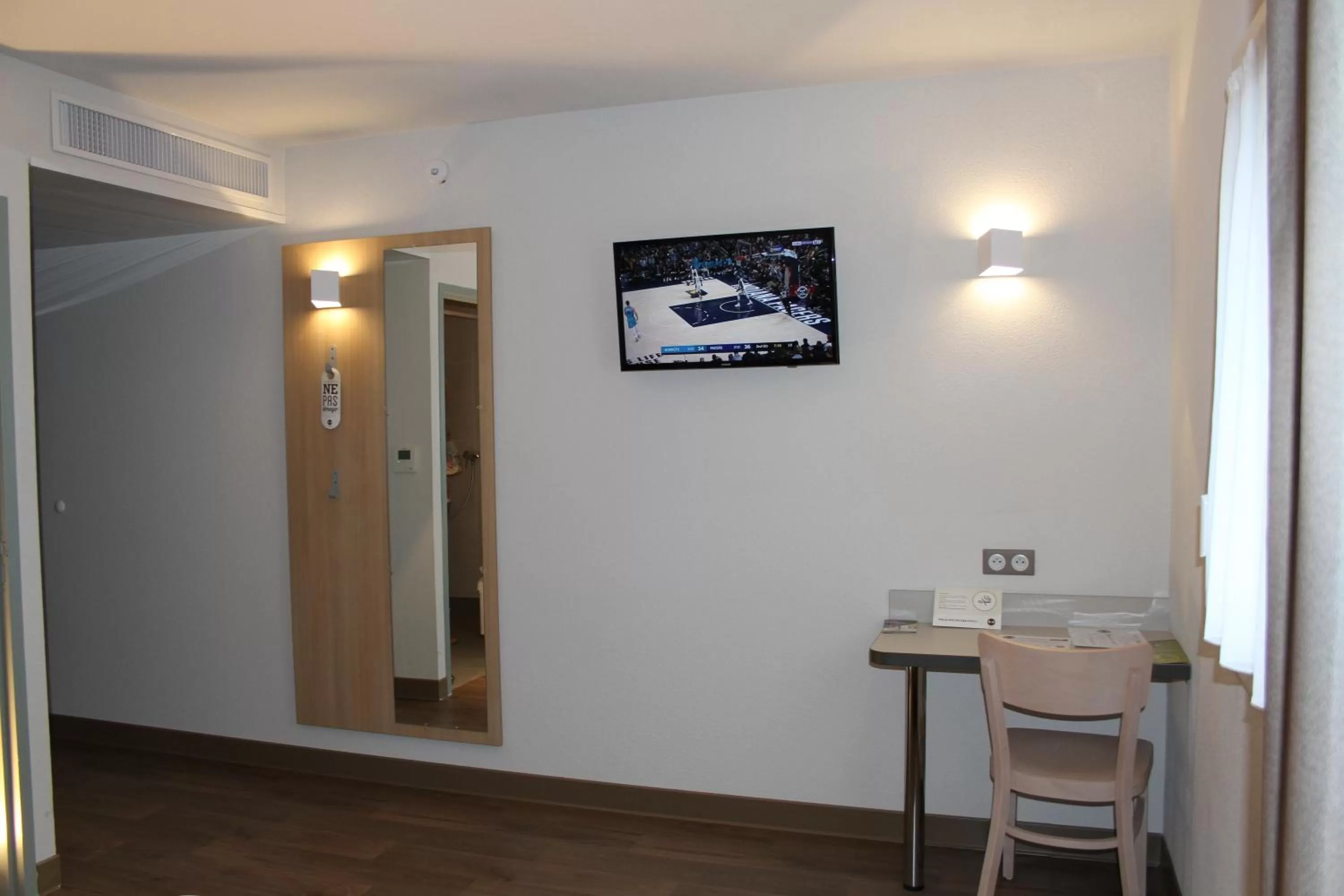 TV and multimedia in B&B HOTEL Valence TGV Romans