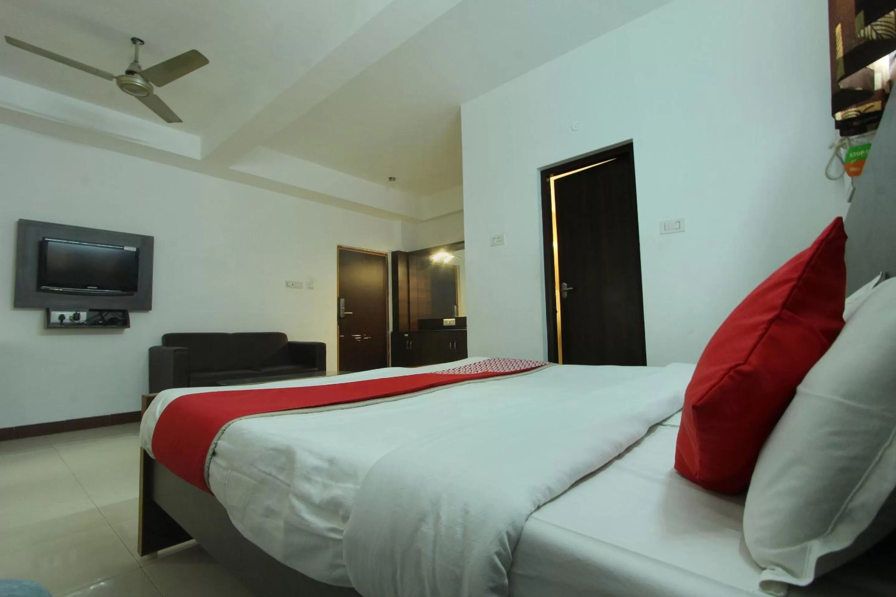 Bed in Lake View Hotel