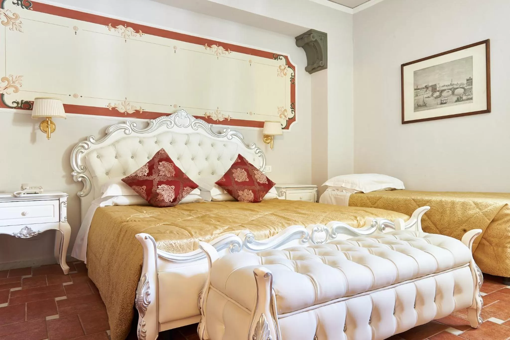 TV and multimedia, Bed in Villa Royal