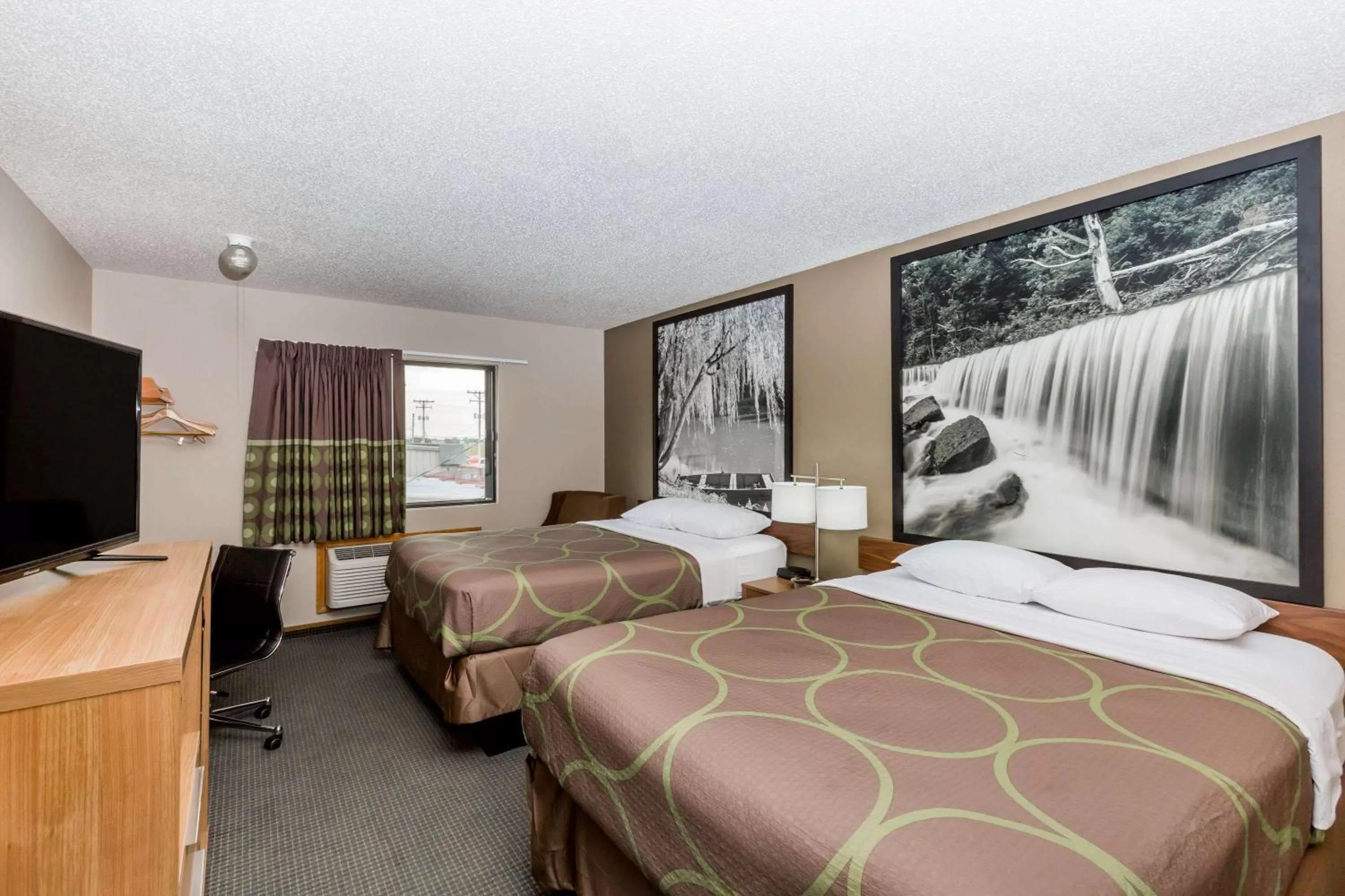 Photo of the whole room, Bed in Super 8 by Wyndham Hays KS