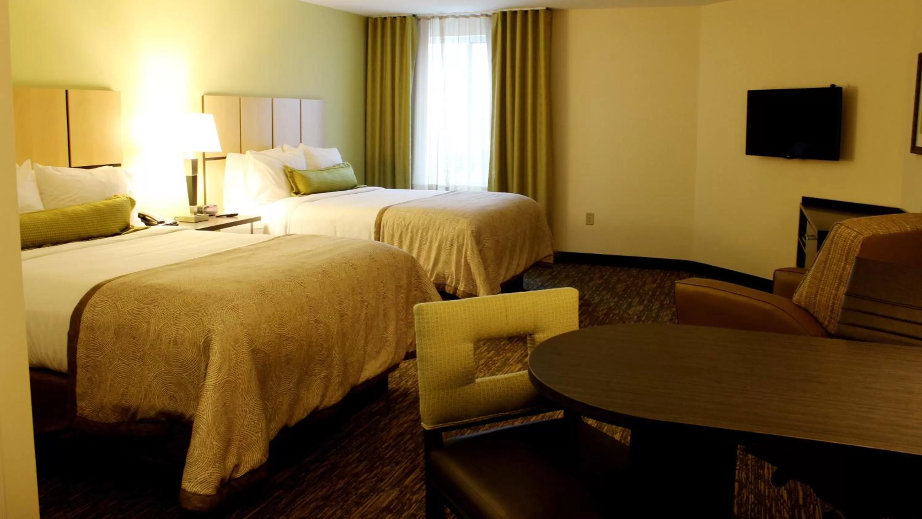 Photo of the whole room, Bed in Candlewood Suites Sioux City - Southern Hills by IHG